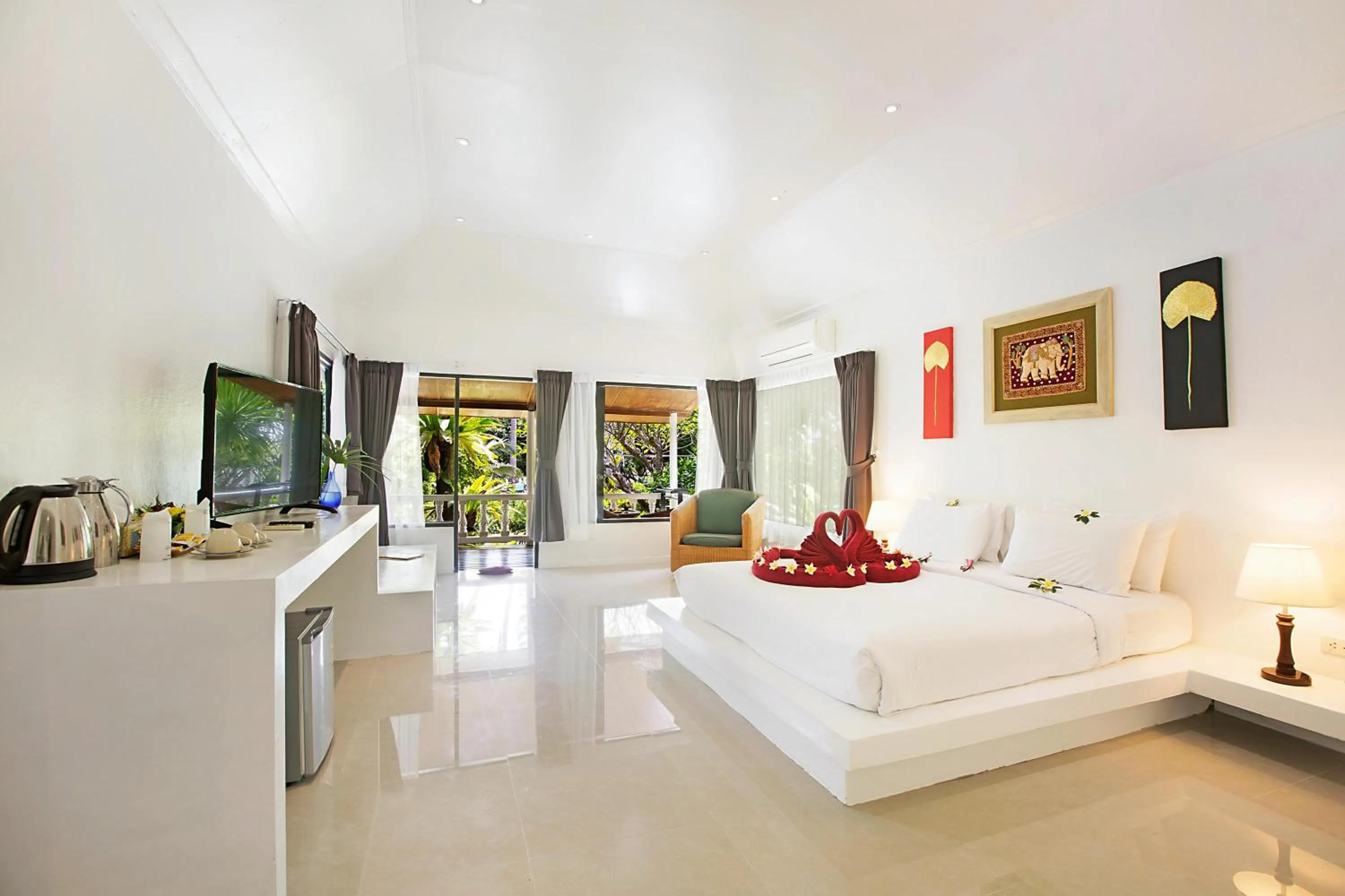 Photo of the whole room, Bed in Crystal Bay Yacht Club Beach Resort