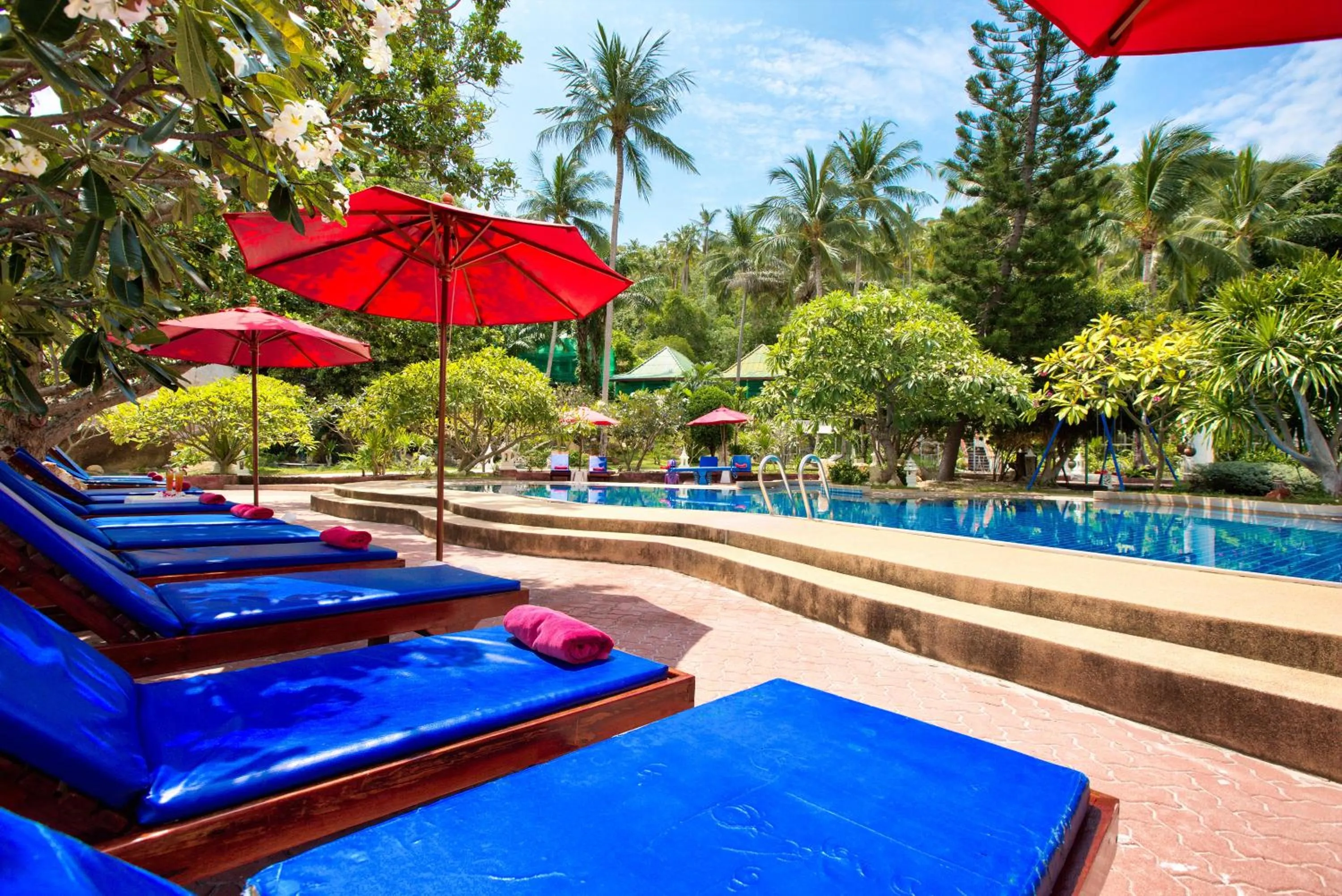 Swimming pool in Crystal Bay Yacht Club Beach Resort