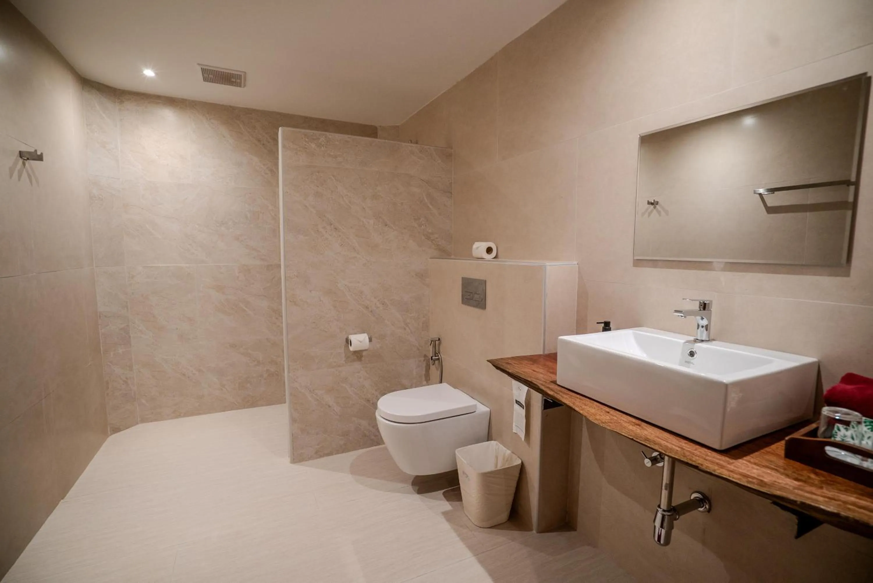 Shower in Crystal Bay Yacht Club Beach Resort