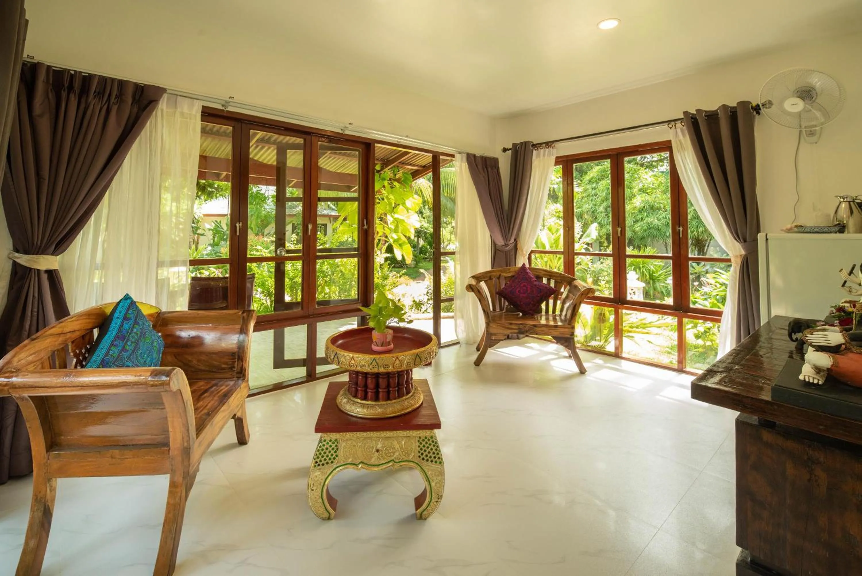 Living room in Crystal Bay Yacht Club Beach Resort