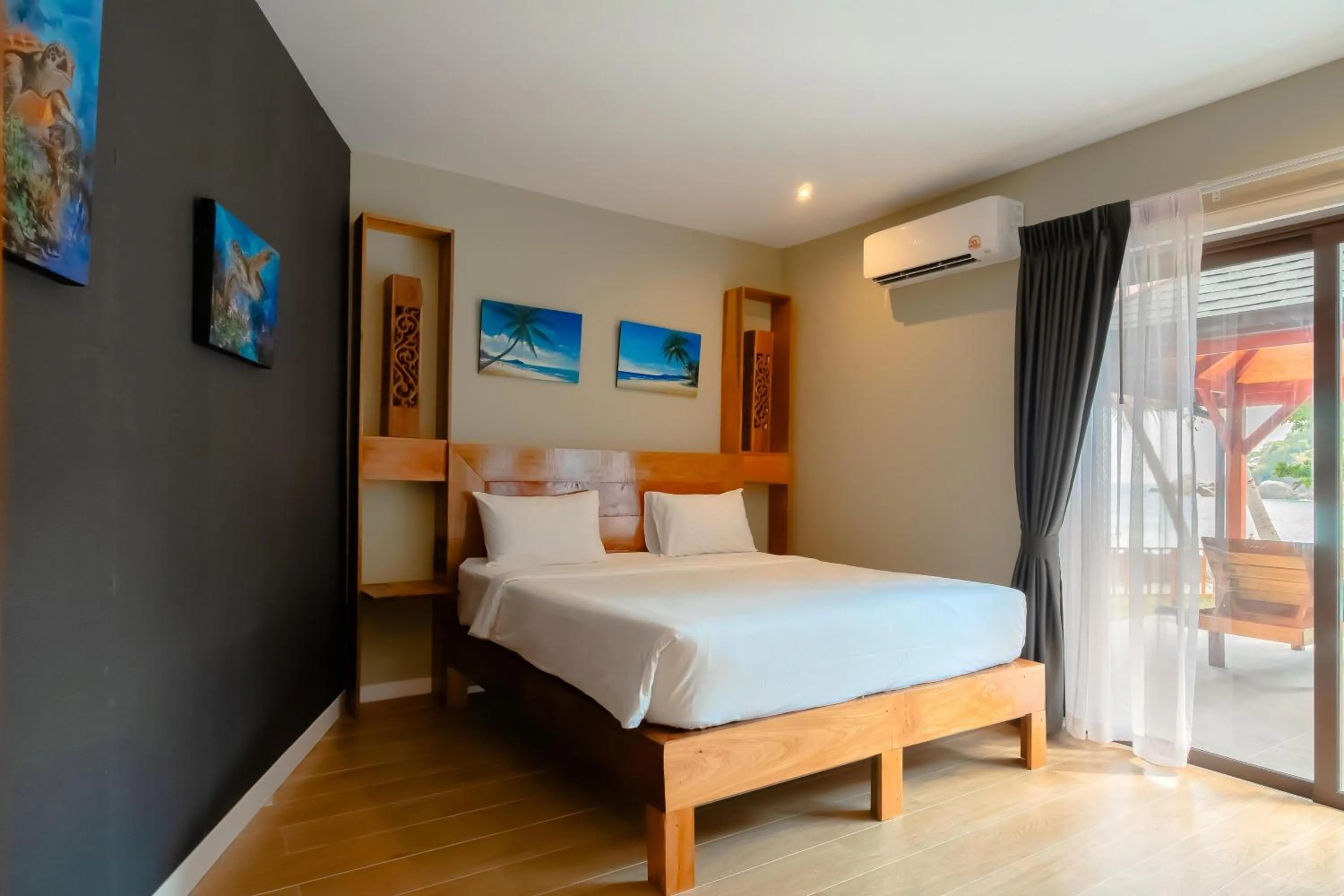 Bed in Crystal Bay Yacht Club Beach Resort