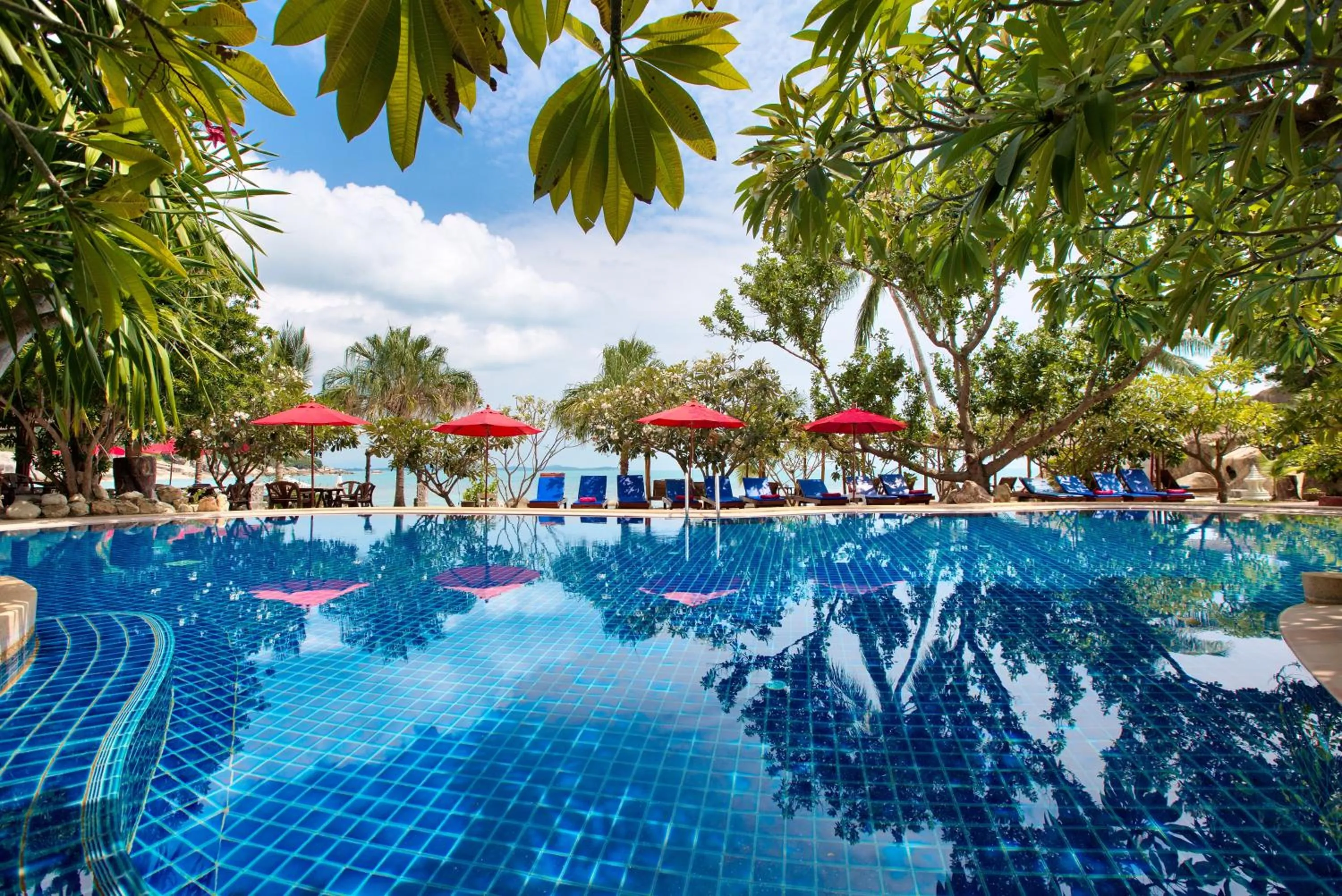 Swimming pool in Crystal Bay Yacht Club Beach Resort