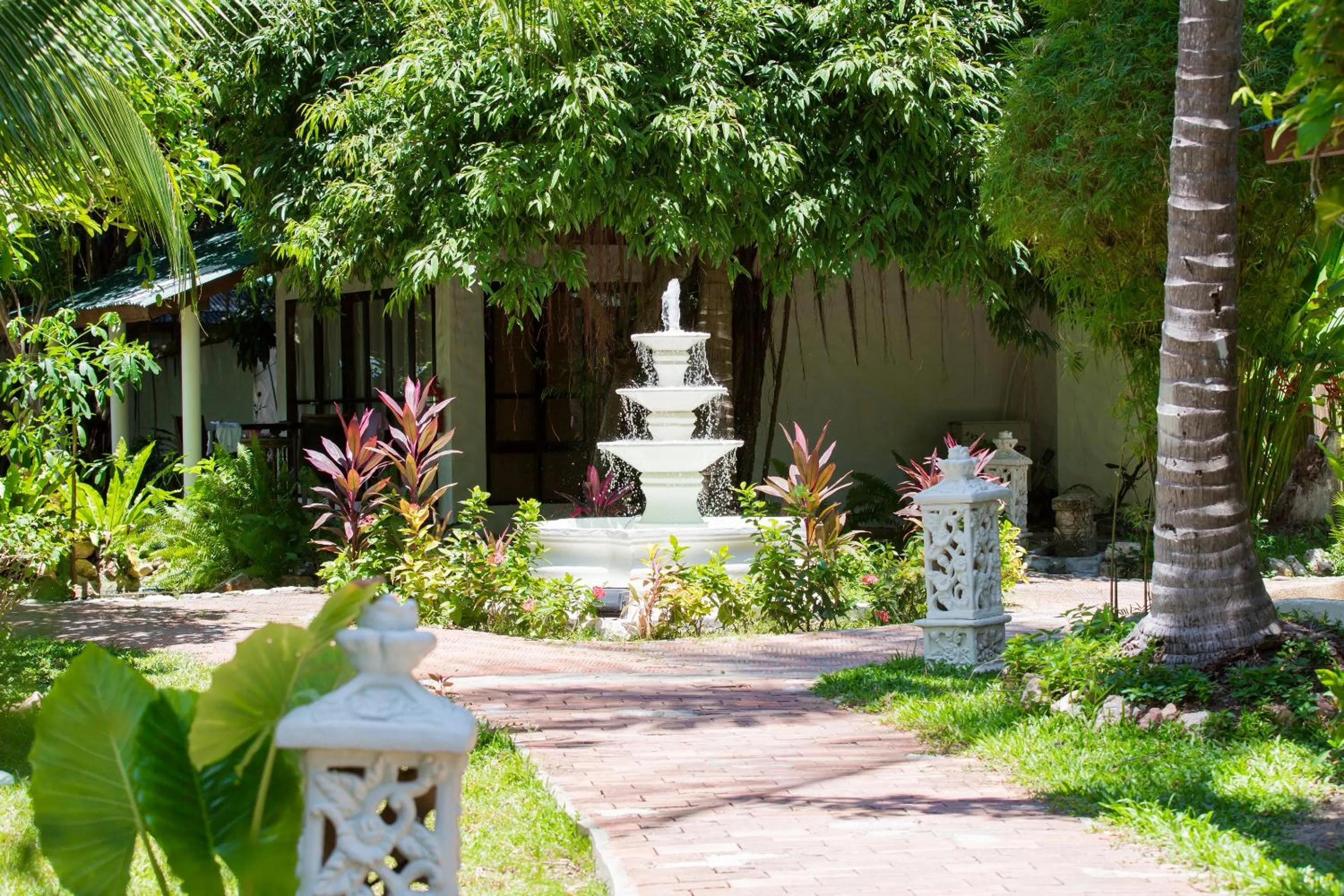 Garden in Crystal Bay Yacht Club Beach Resort