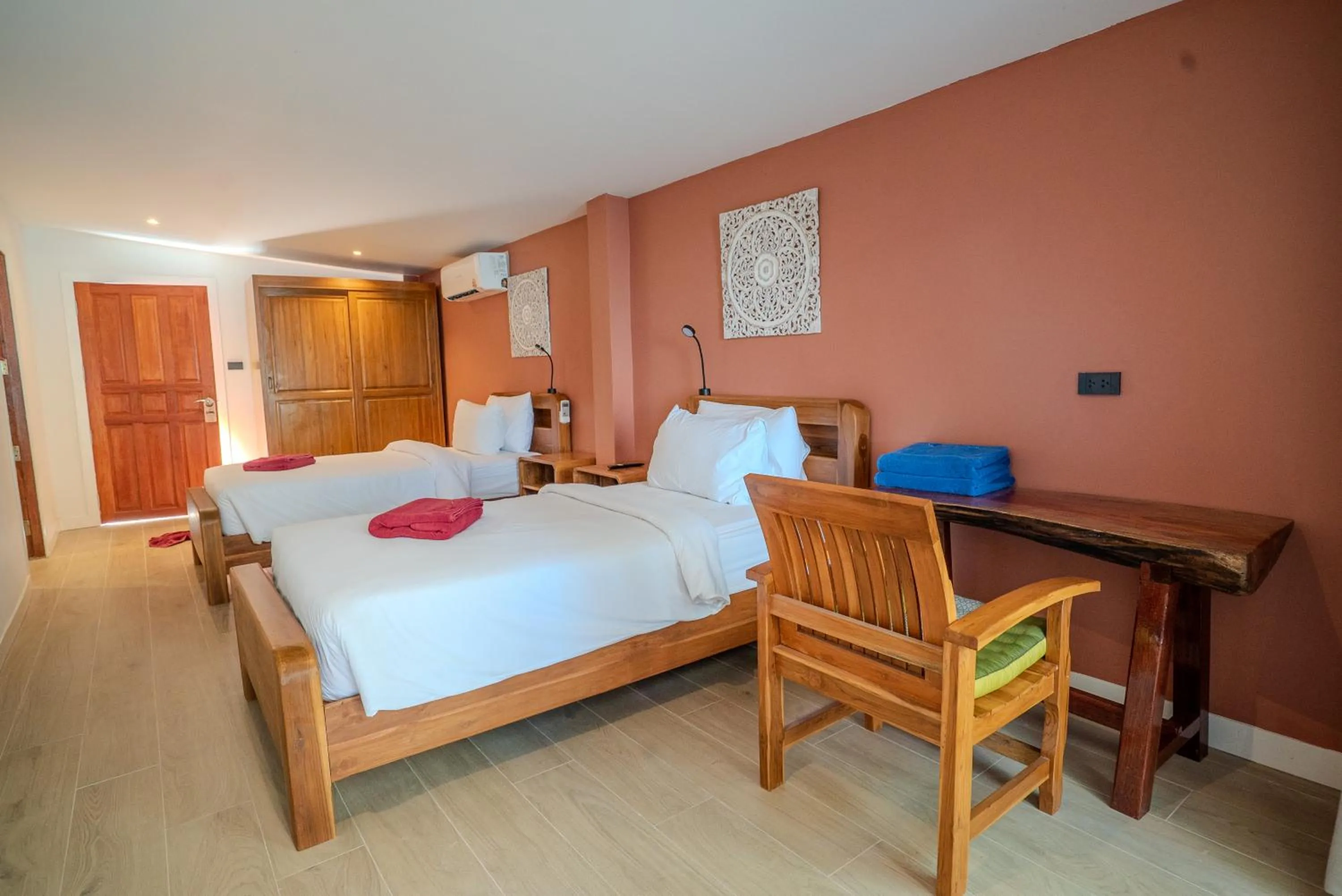 Bedroom, Bed in Crystal Bay Yacht Club Beach Resort