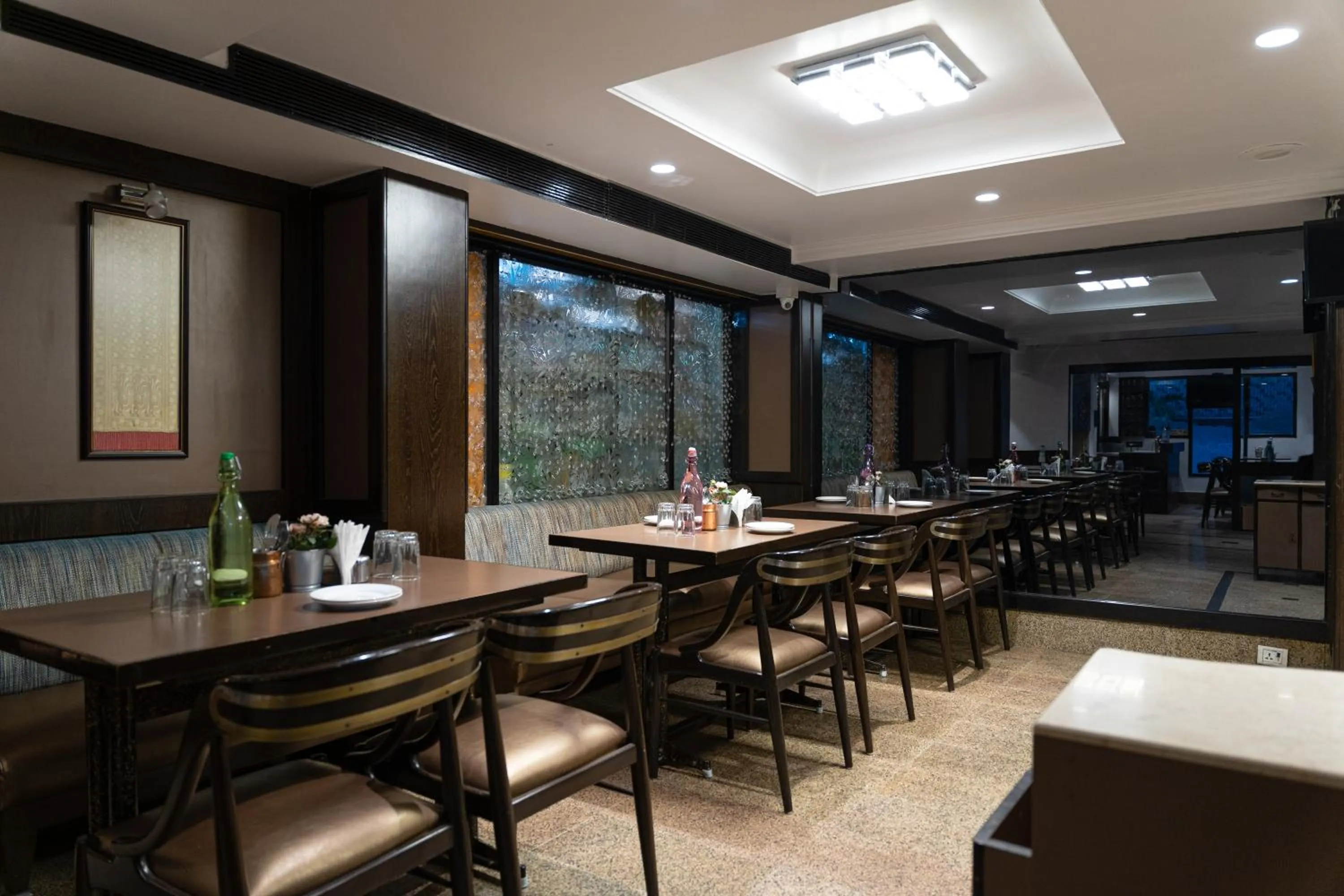 Restaurant/places to eat in Regenta Place The Emerald