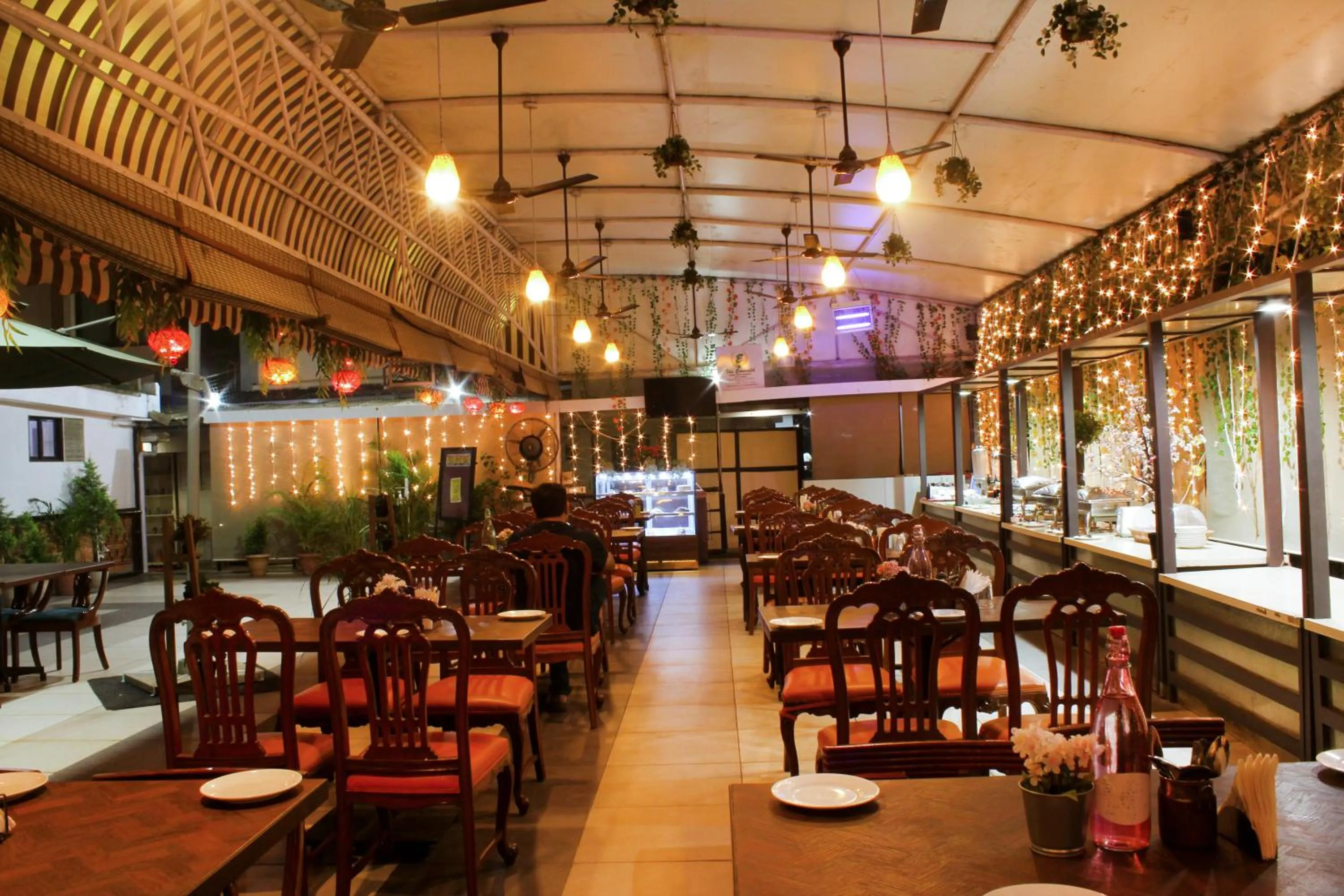 Restaurant/places to eat in Regenta Place The Emerald