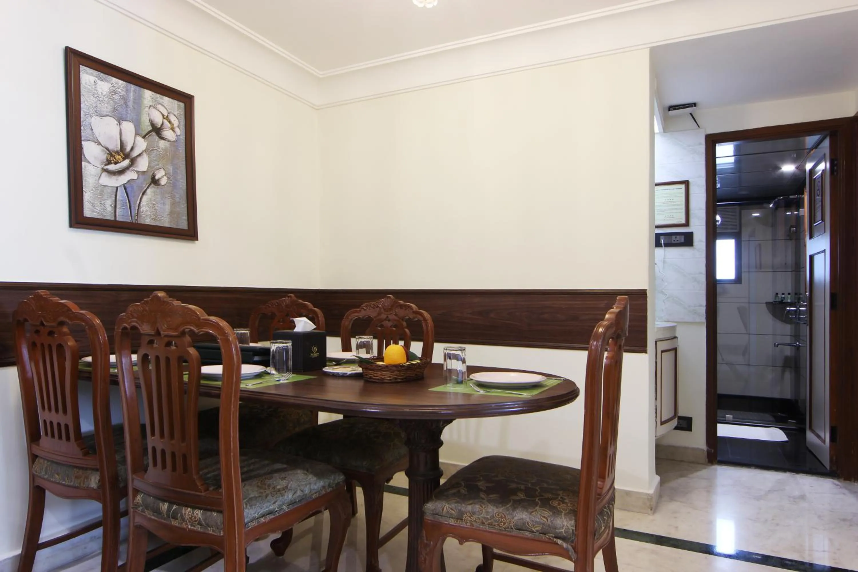 Dining area in Regenta Place The Emerald