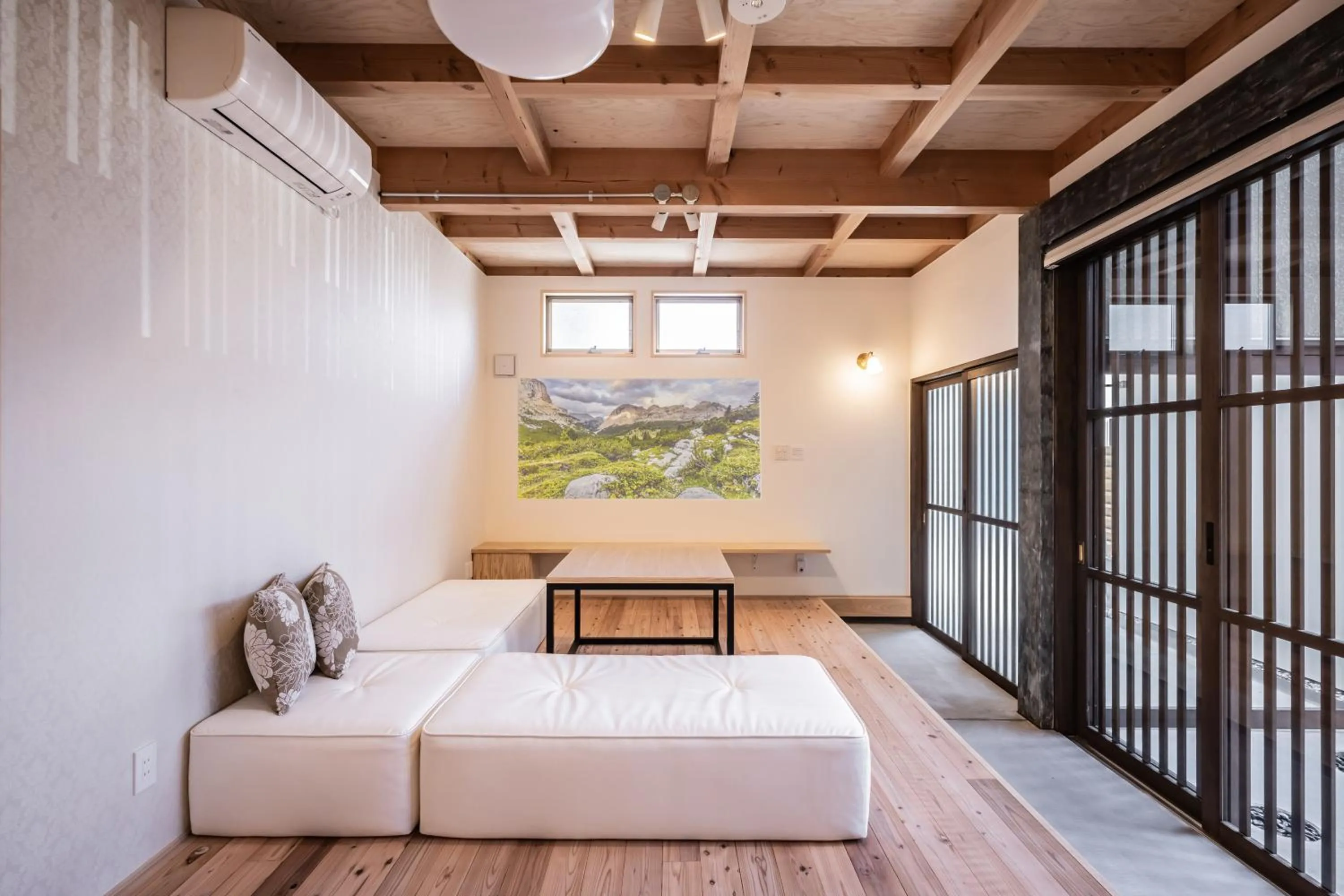 Living room, Bed in Nihon Iro