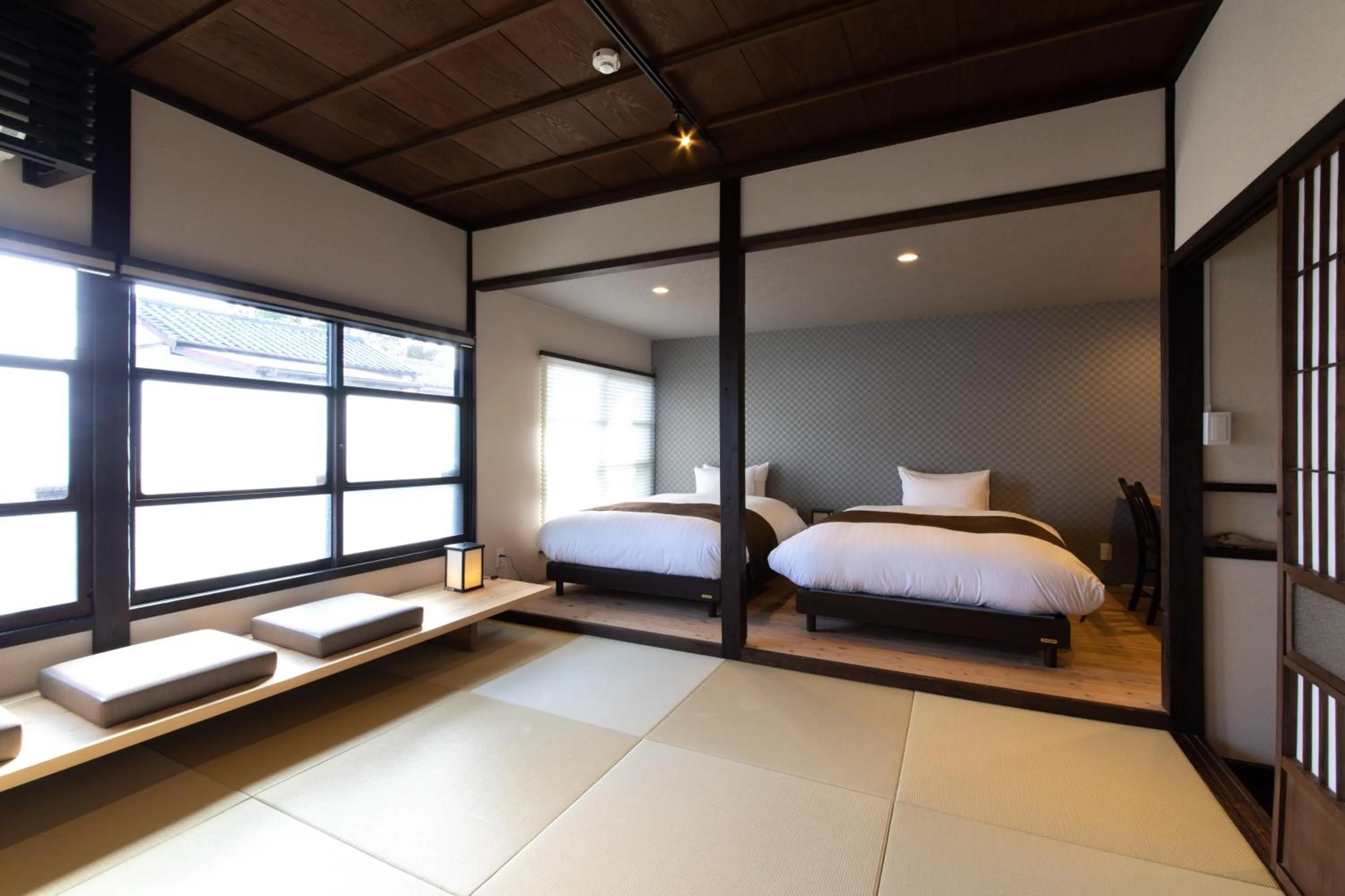 Living room, Bed in Nihon Iro
