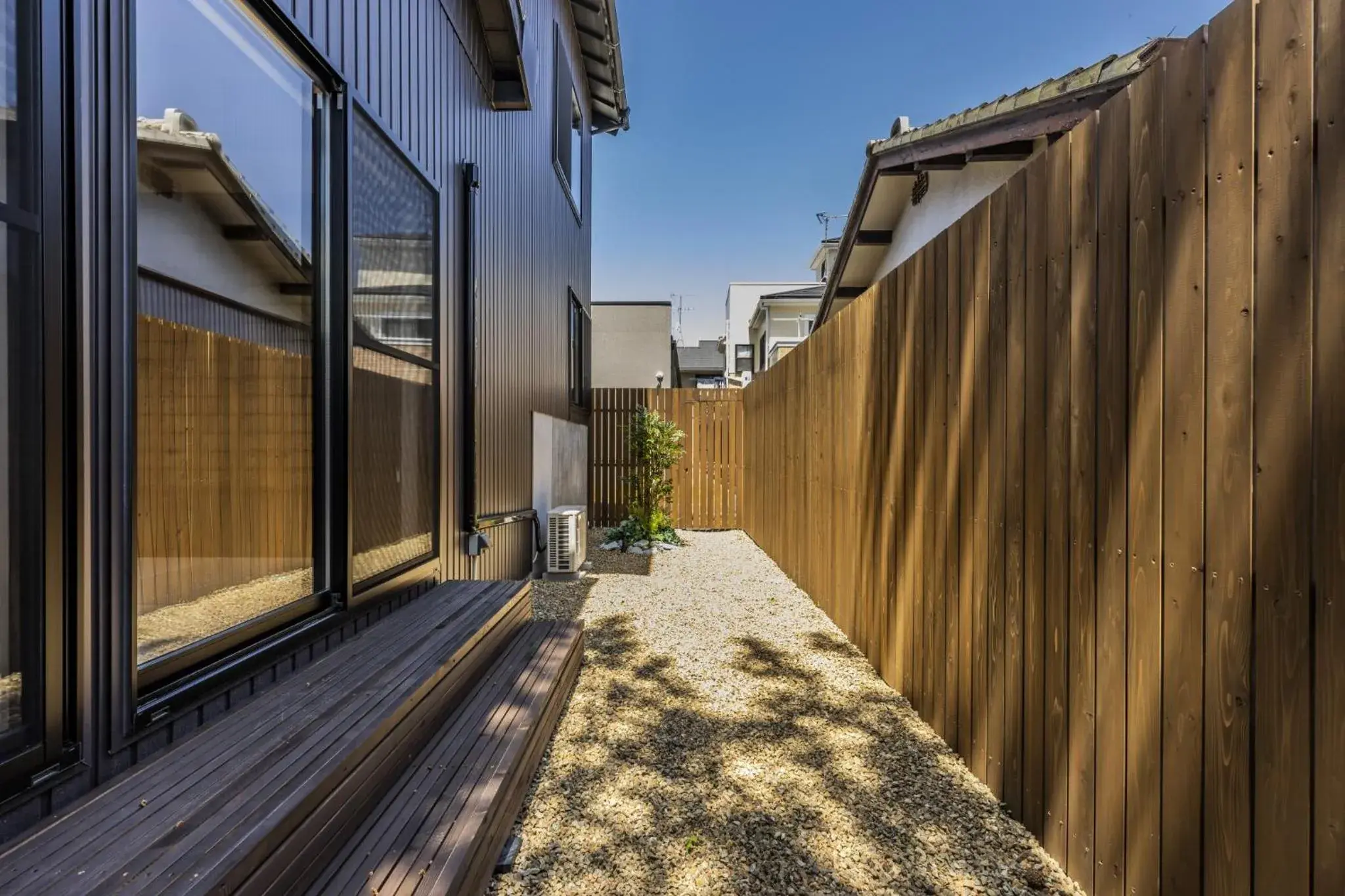 Property building in Nihon Iro Property building in Nihon Iro