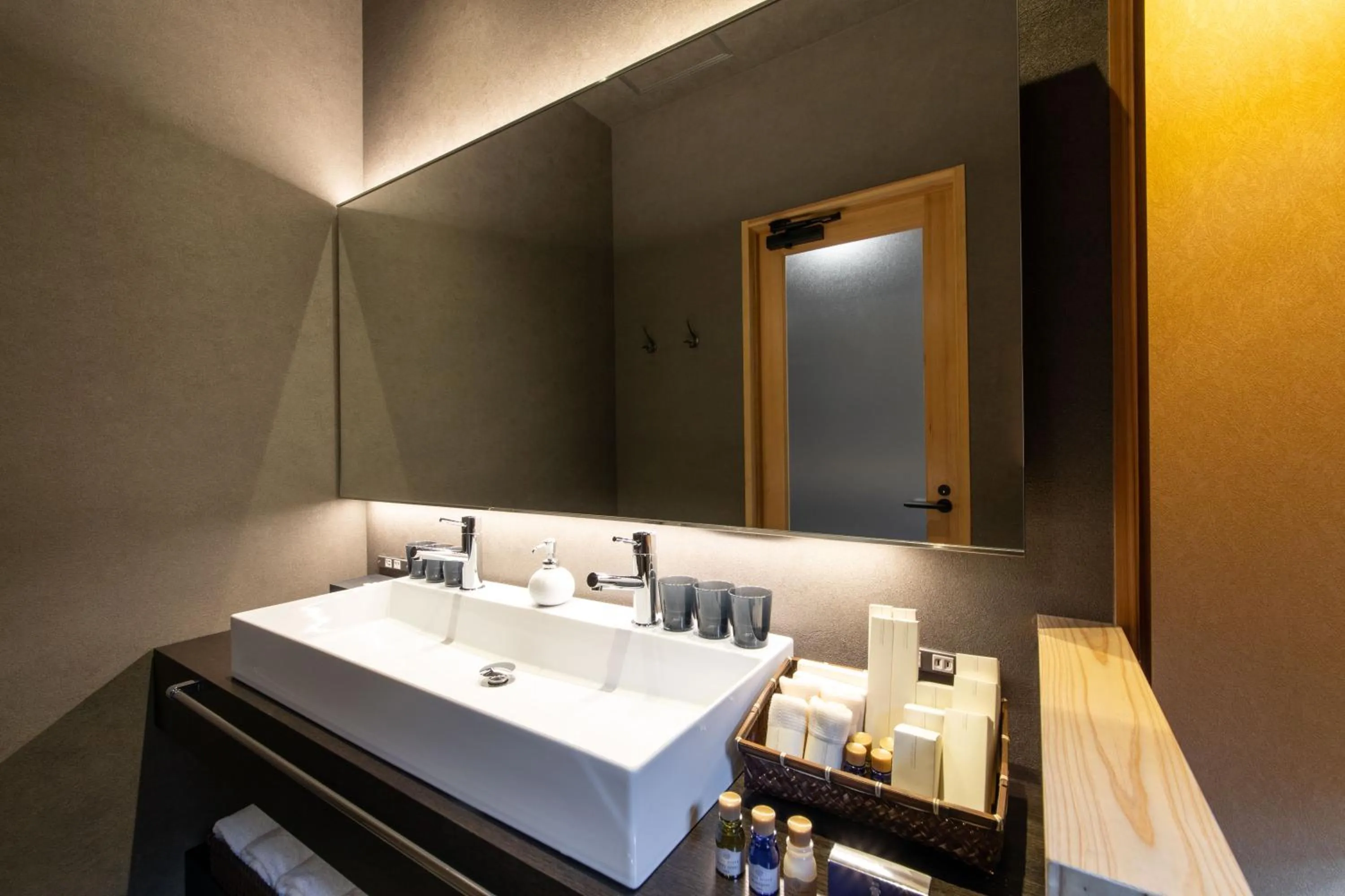 Bathroom in Nihon Iro