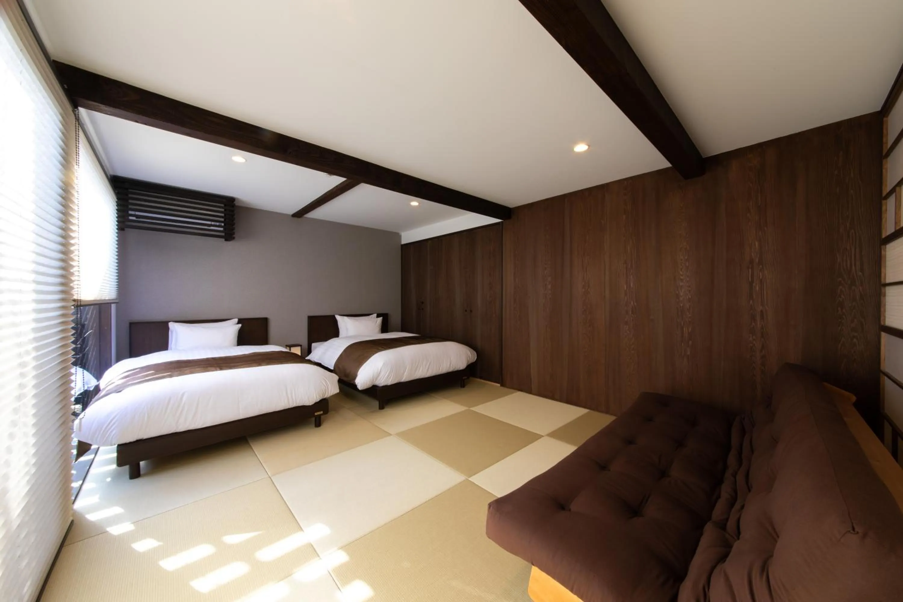 Living room, Bed in Nihon Iro