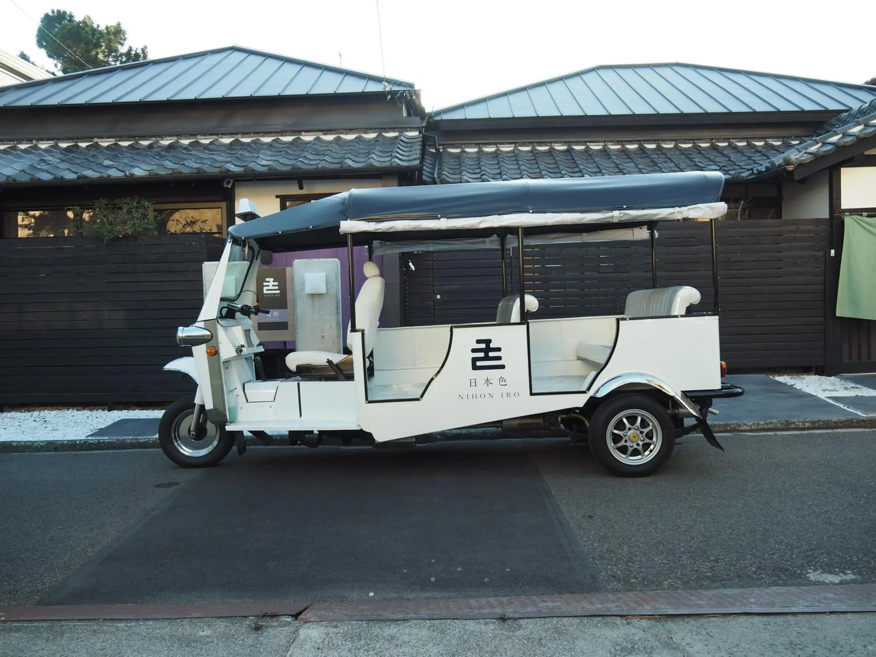 Facade/entrance in Nihon Iro Facade/entrance in Nihon Iro