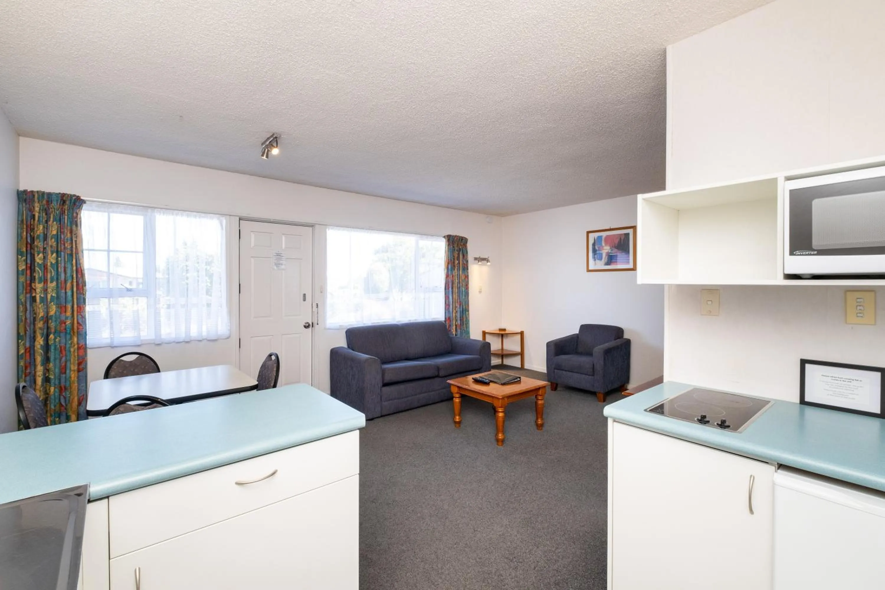 Living room in Chevron Motel