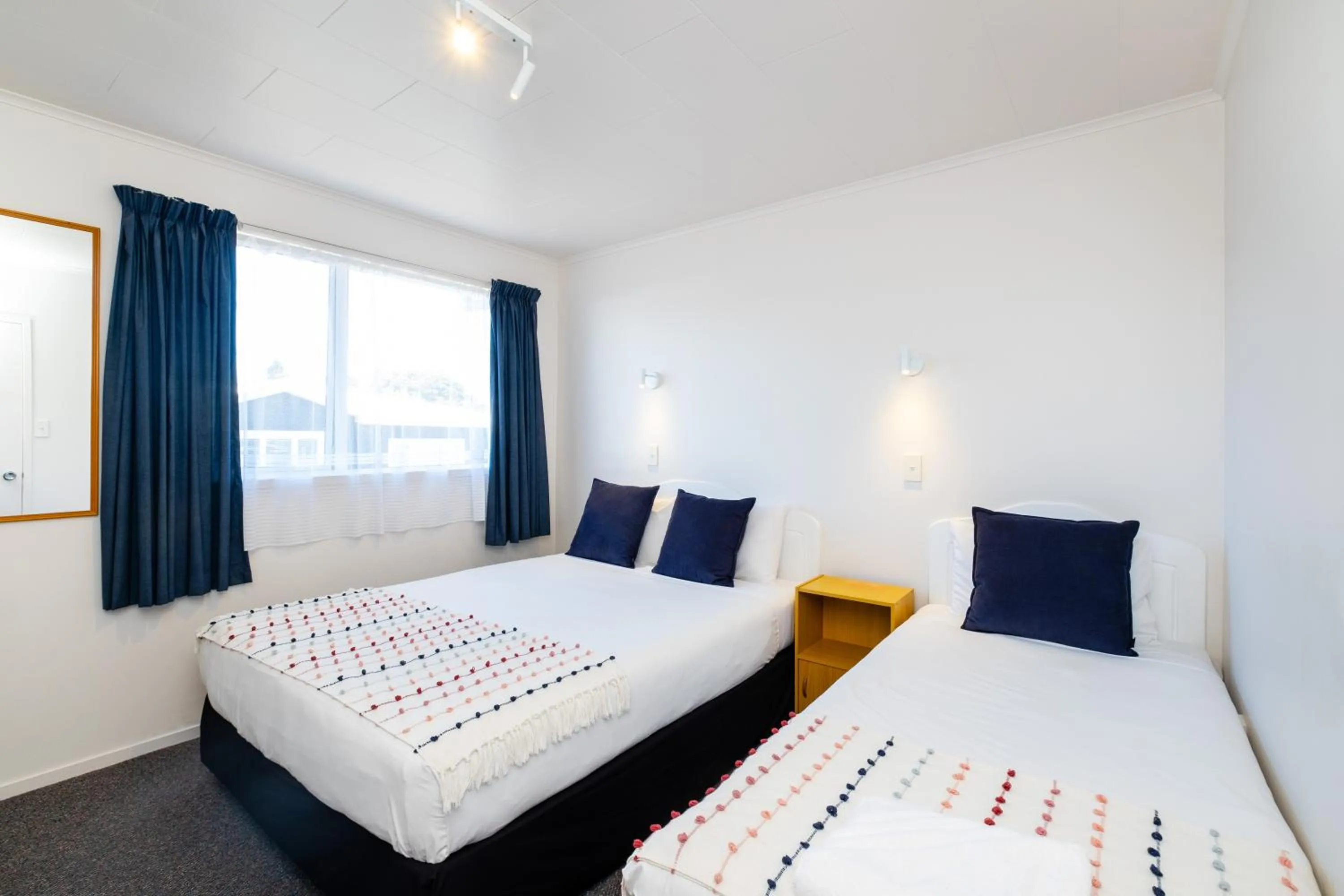 Bedroom, Bed in Chevron Motel