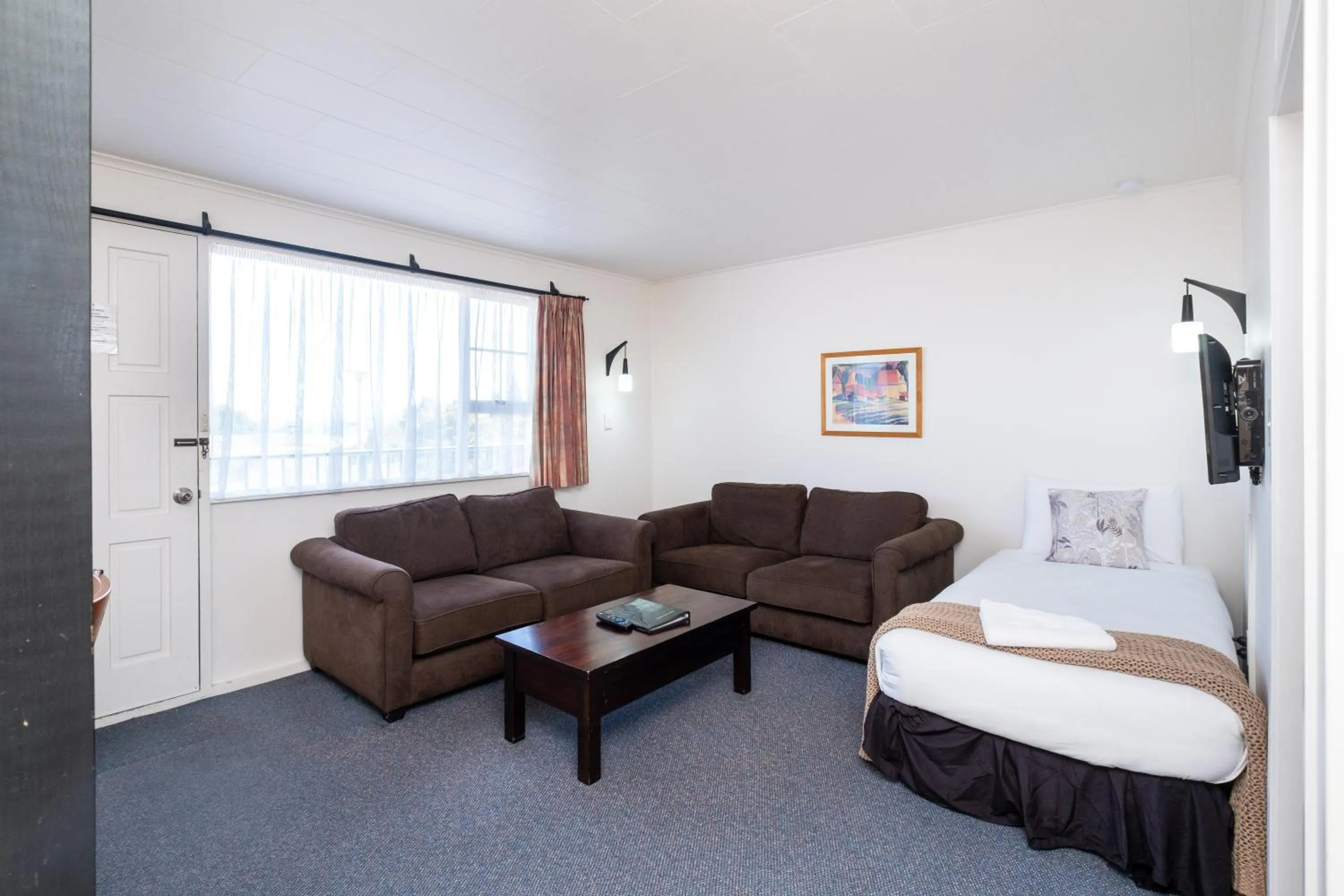 TV and multimedia, Bed in Chevron Motel