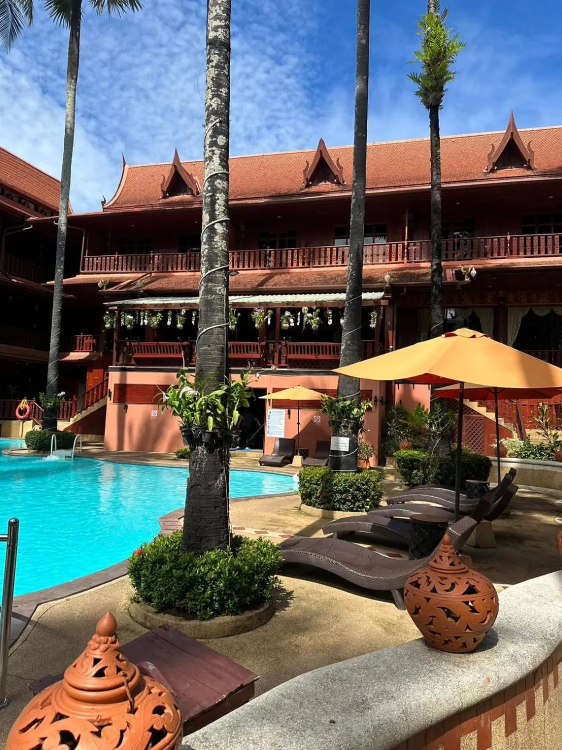 sunbed in Royal Phawadee Village Patong - 2 Minutes walk to the beach