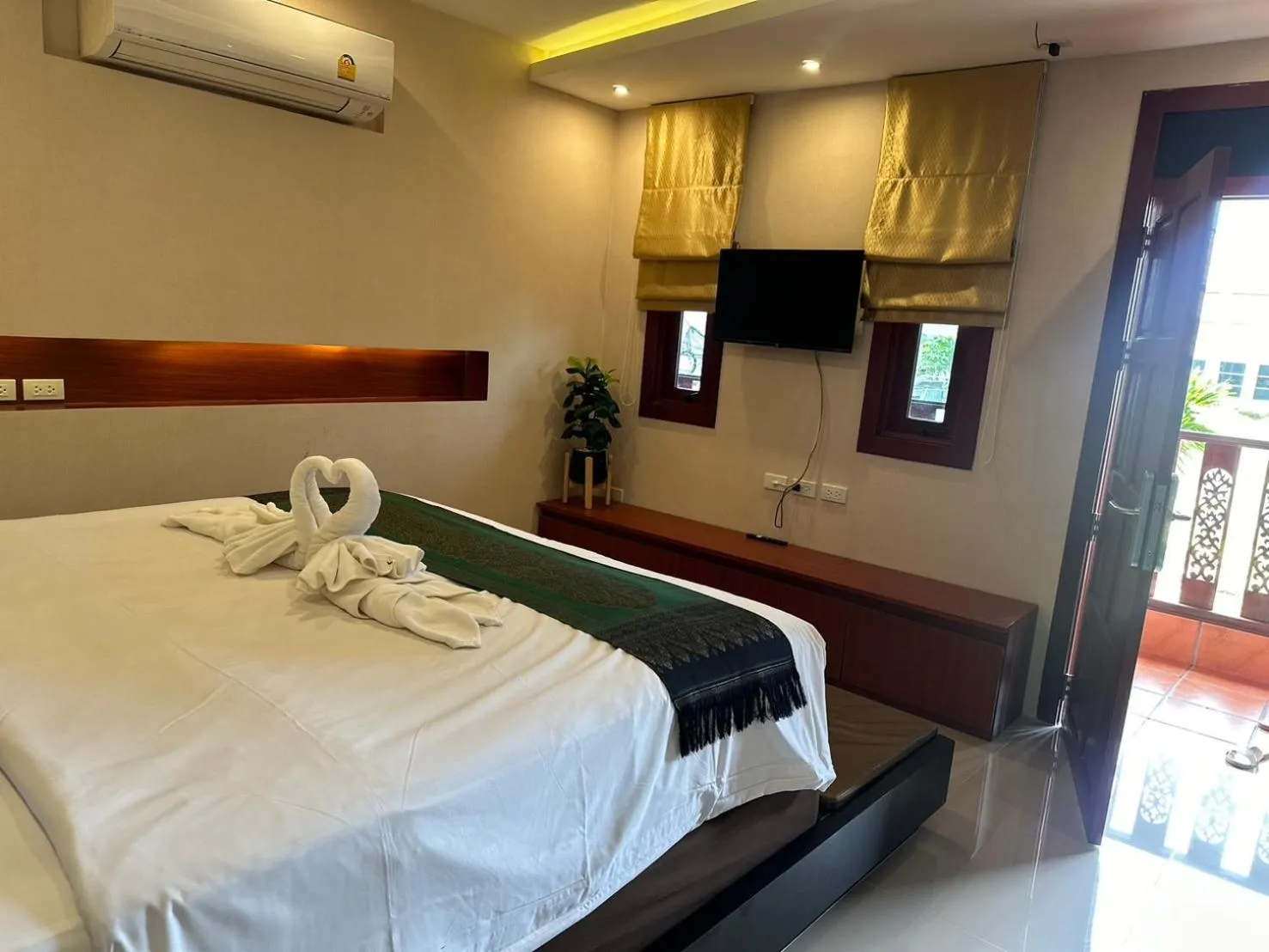 Bedroom, Bed in Royal Phawadee Village Patong - 2 Minutes walk to the beach