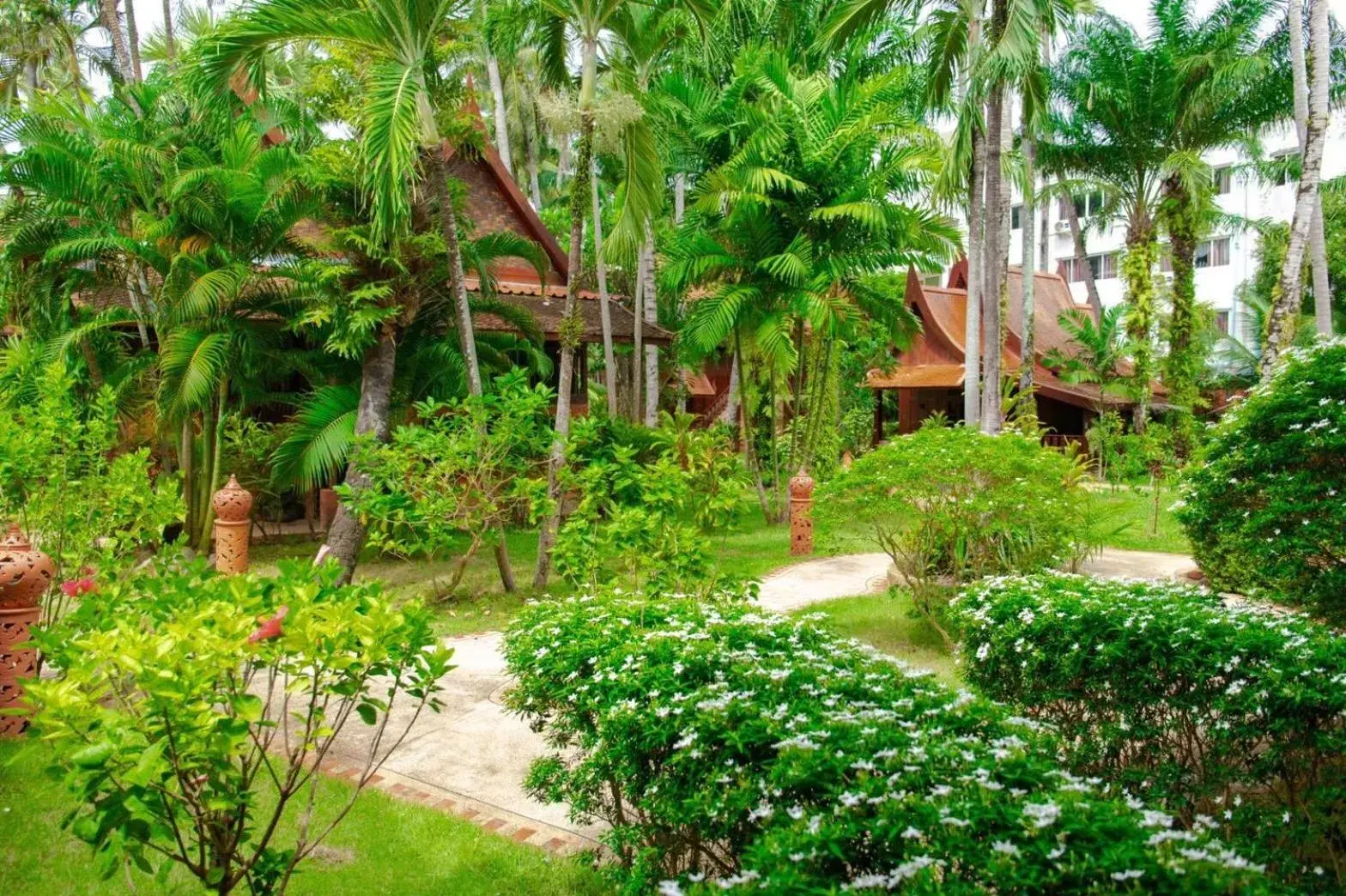 Inner courtyard view in Royal Phawadee Village Patong - 2 Minutes walk to the beach Inner courtyard view in Royal Phawadee Village Patong - 2 Minutes walk to the beach