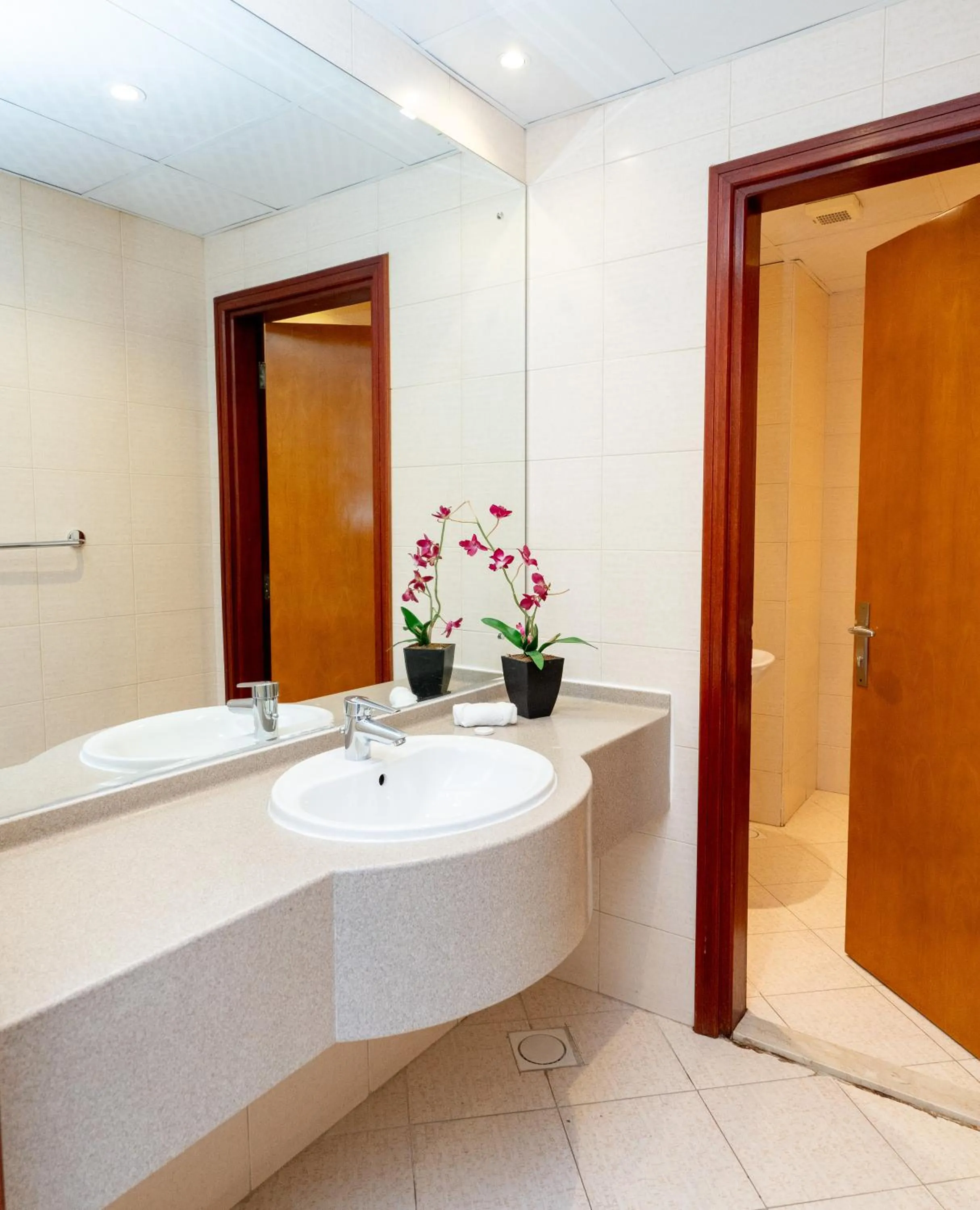 Bathroom in Al Raya Hotel Apartments
