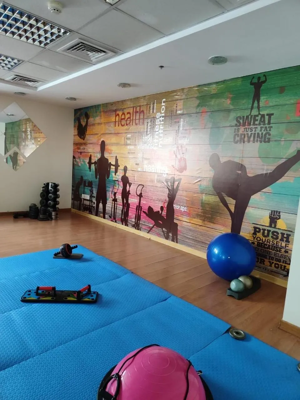Fitness centre/facilities in Al Raya Hotel Apartments