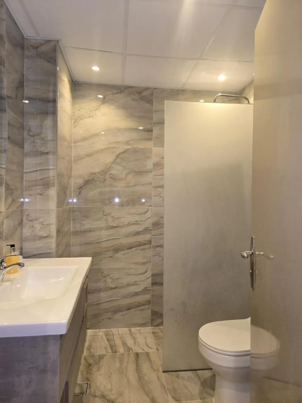 Shower in Al Raya Hotel Apartments