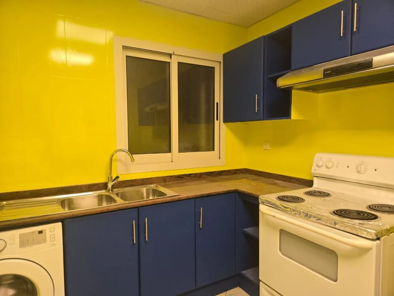 kitchen in Al Raya Hotel Apartments