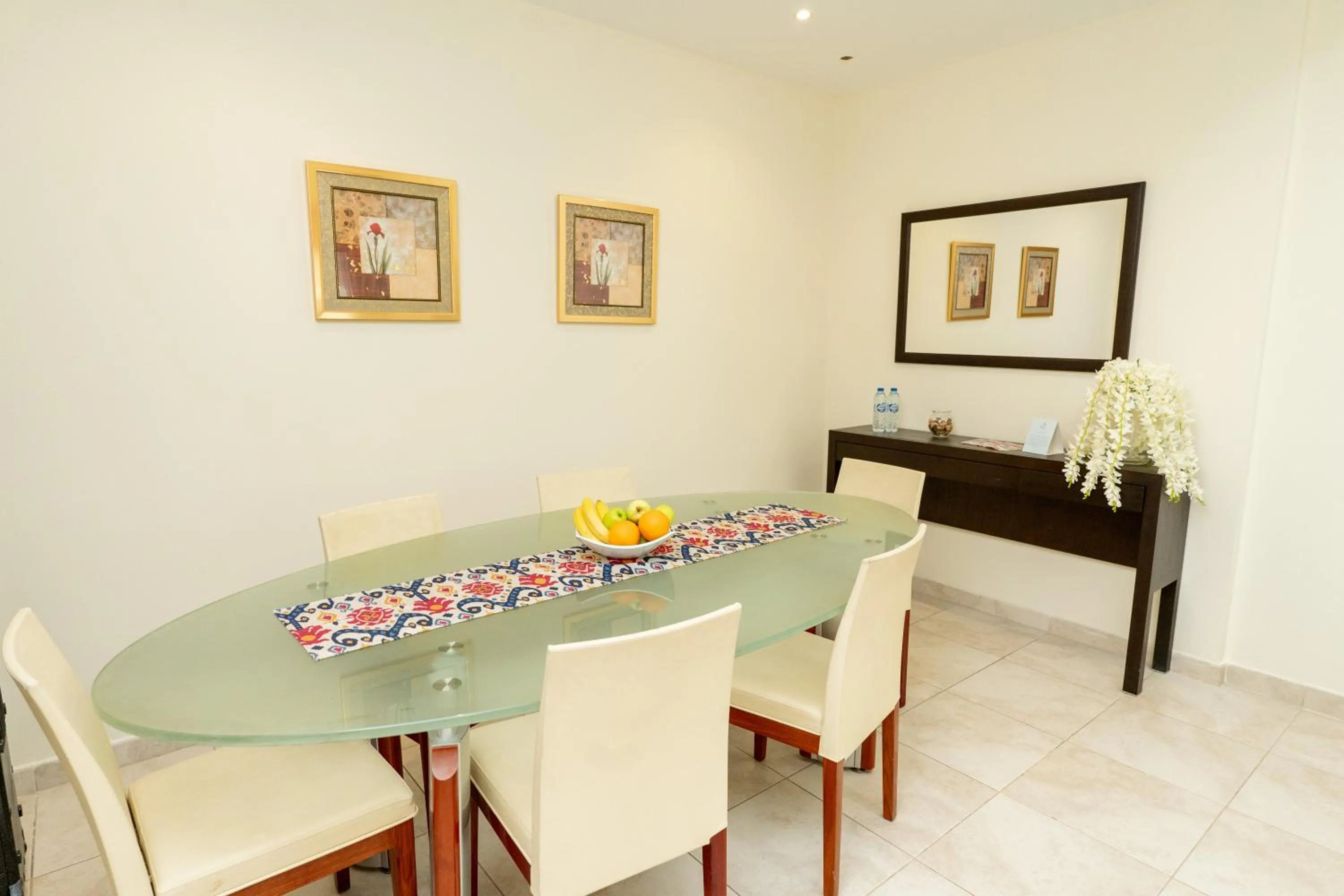 Dining area in Al Raya Hotel Apartments