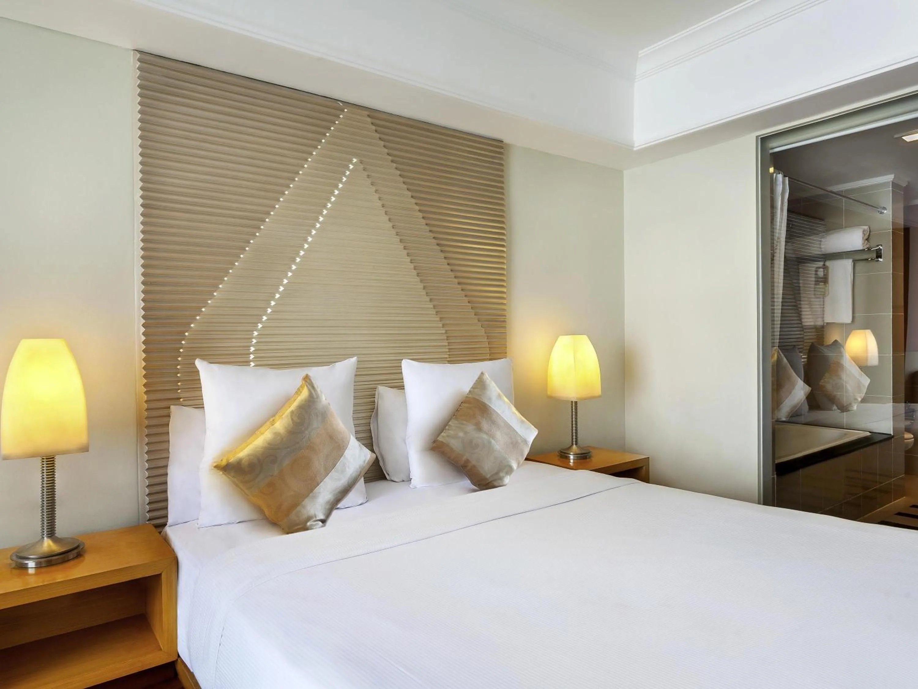 Bedroom, Bed in Novotel Semarang