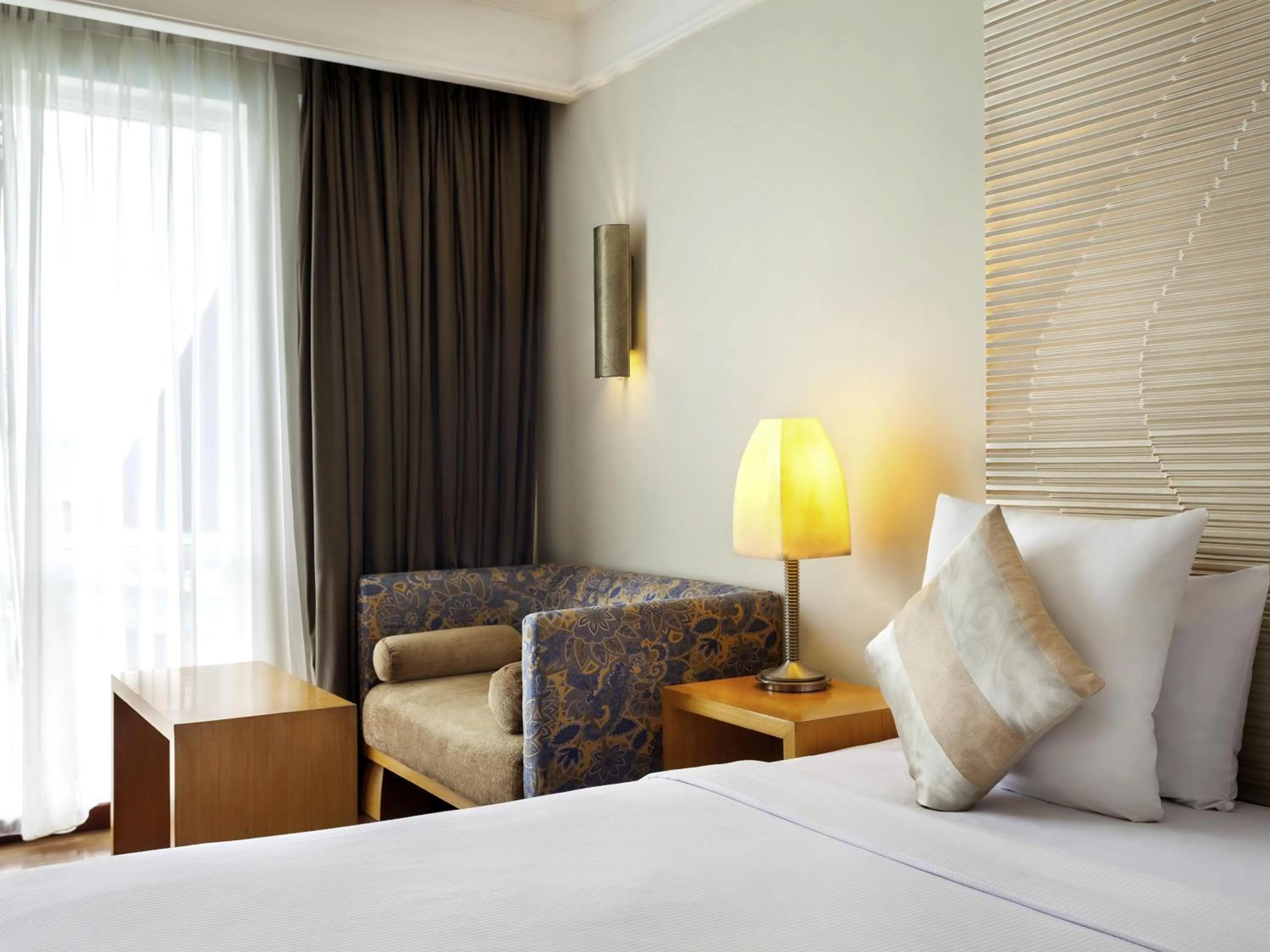 Bedroom, Bed in Novotel Semarang