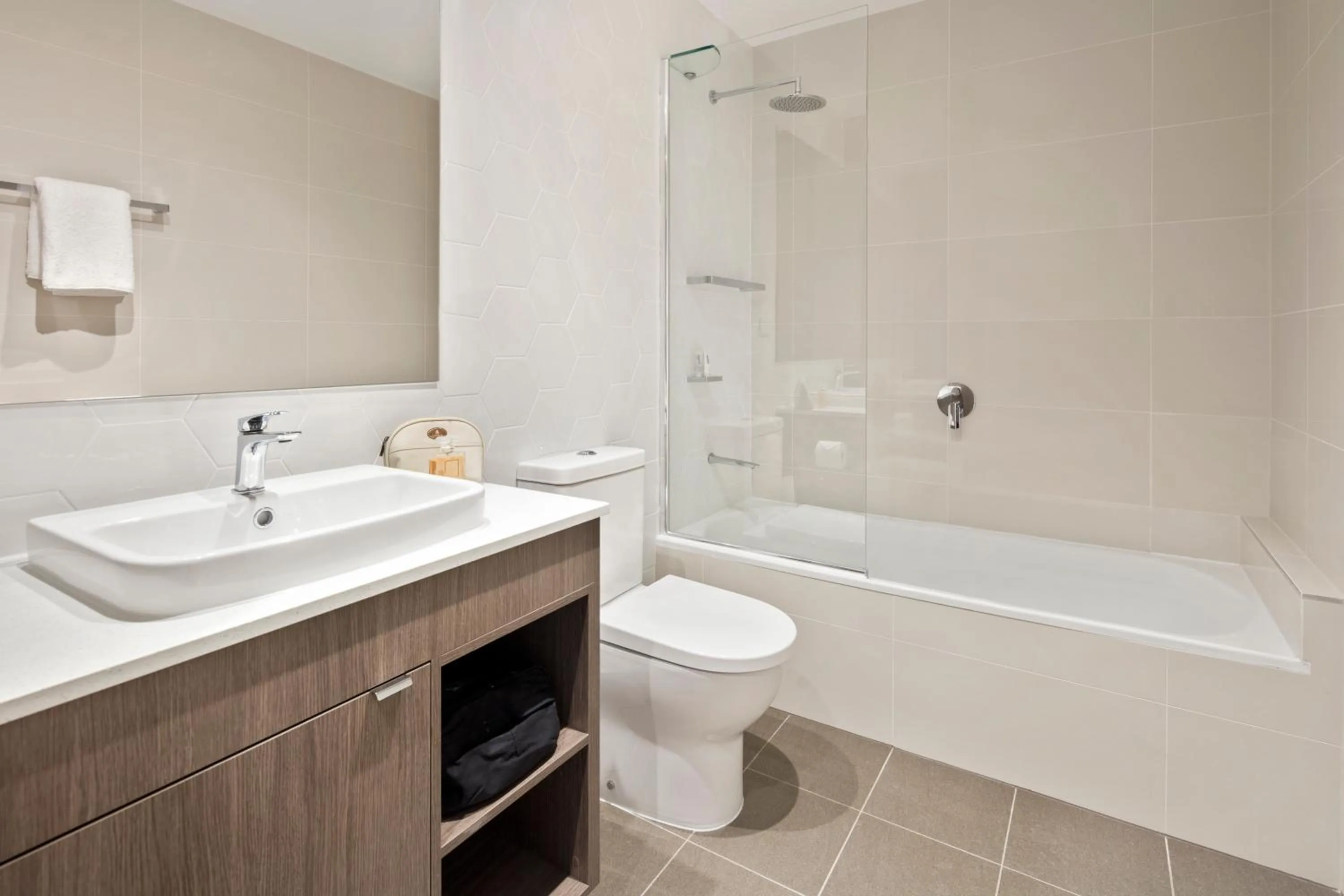 Shower in Quest Eight Mile Plains