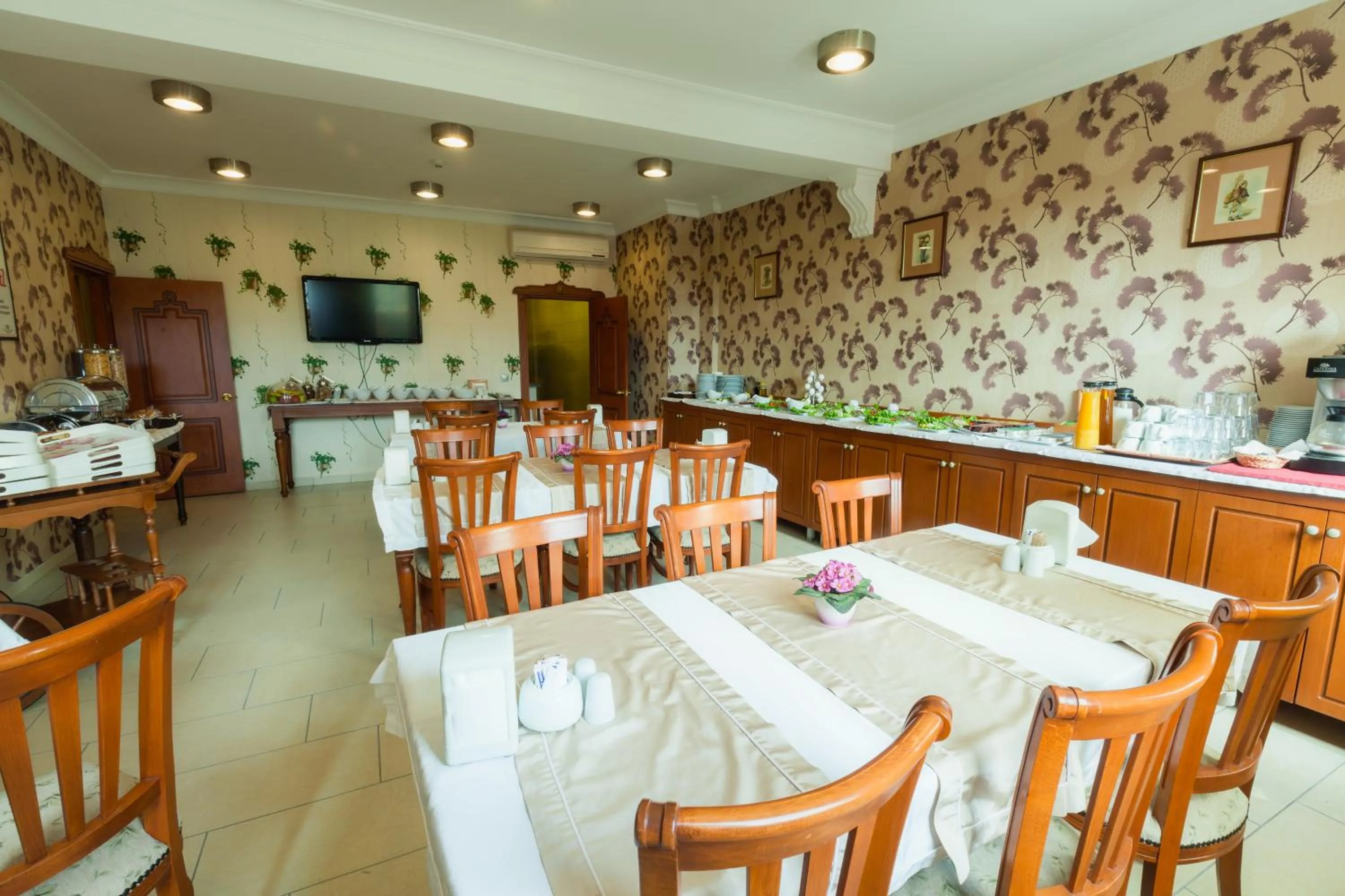 Library in Saba Sultan Hotel