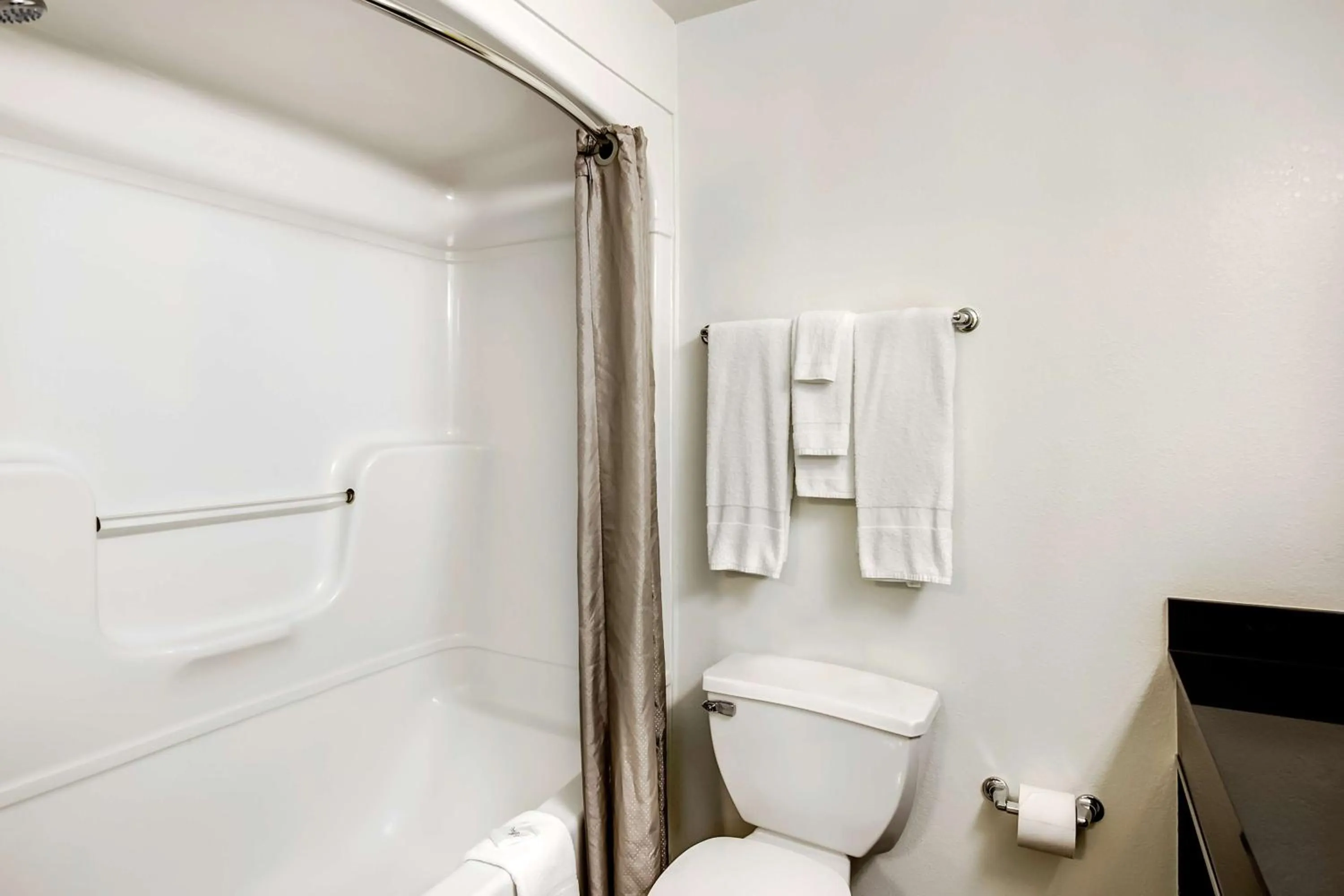 Shower in Studio 6-East Brunswick, NJ - NYC Area