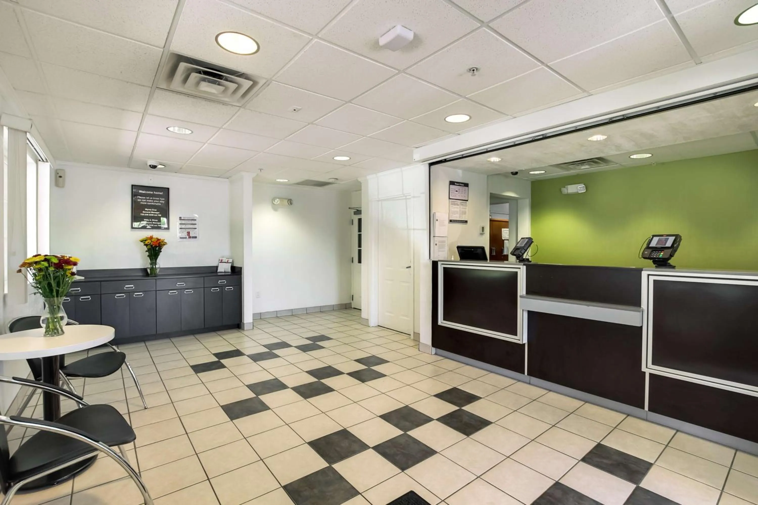 Lobby or reception in Studio 6-East Brunswick, NJ - NYC Area