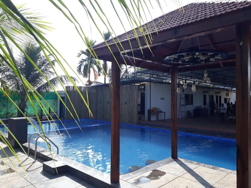 Swimming pool in Sea Land Kihim