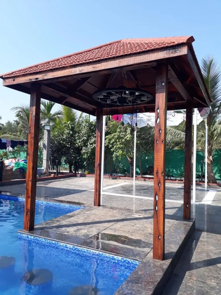 Swimming pool in Sea Land Kihim
