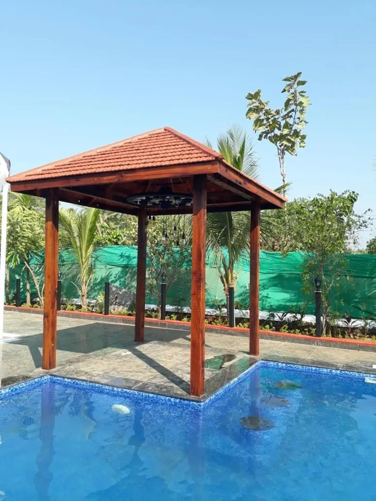 Swimming pool in Sea Land Kihim