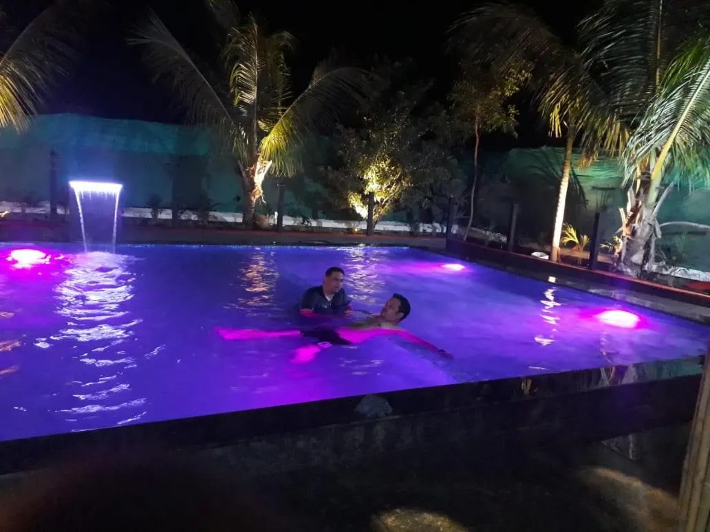 Swimming pool in Sea Land Kihim