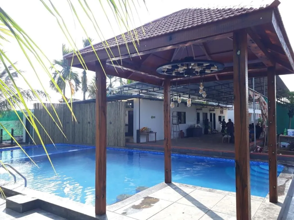Swimming pool in Sea Land Kihim