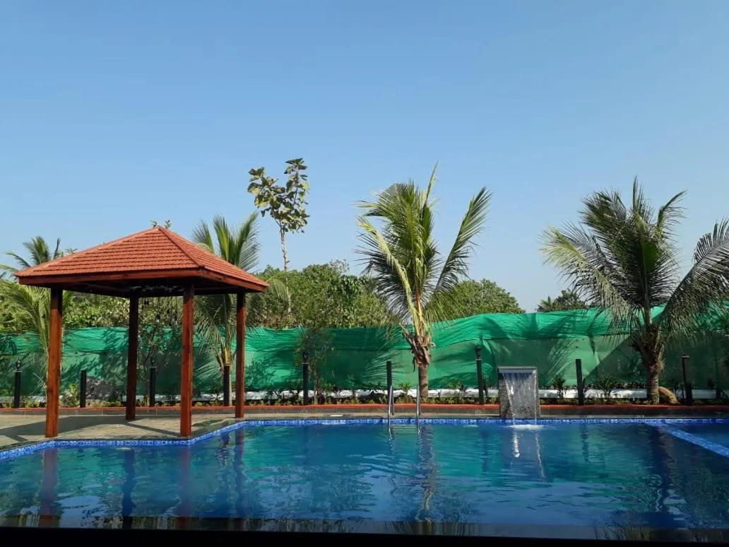 Swimming pool in Sea Land Kihim