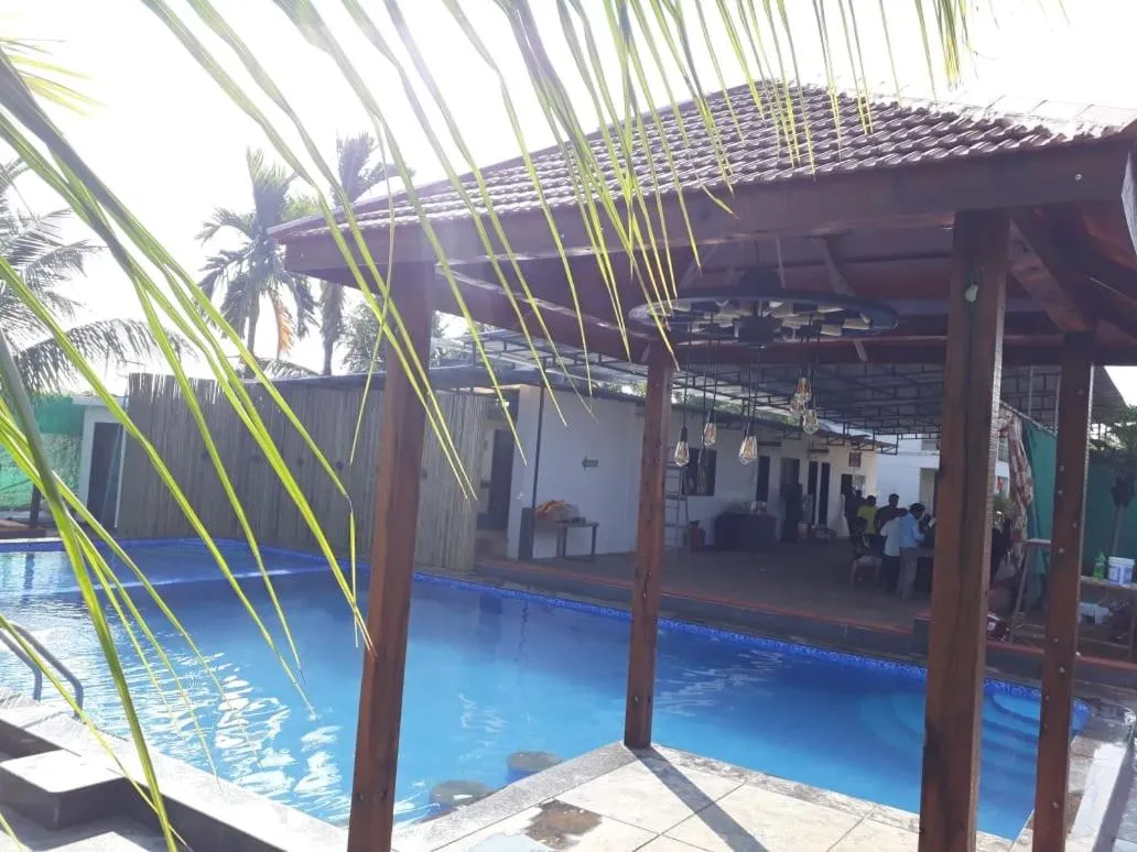 Swimming pool in Sea Land Kihim