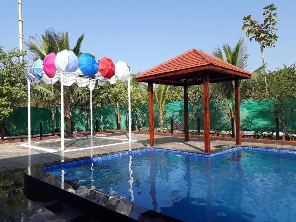 Swimming pool in Sea Land Kihim