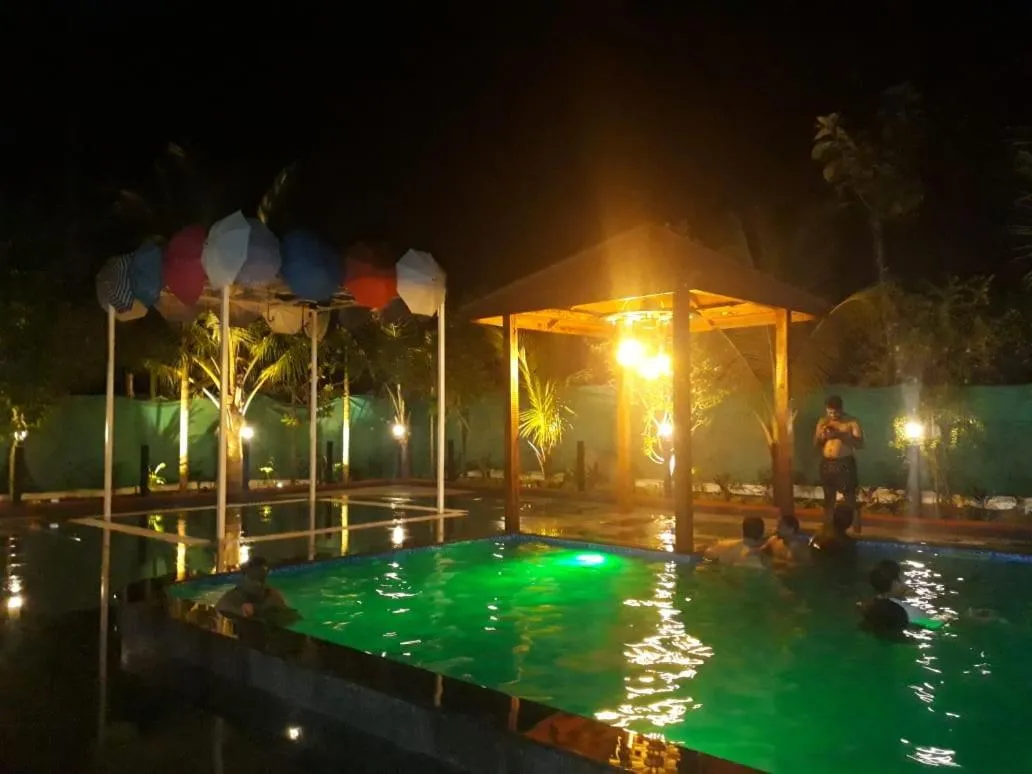 Swimming pool in Sea Land Kihim