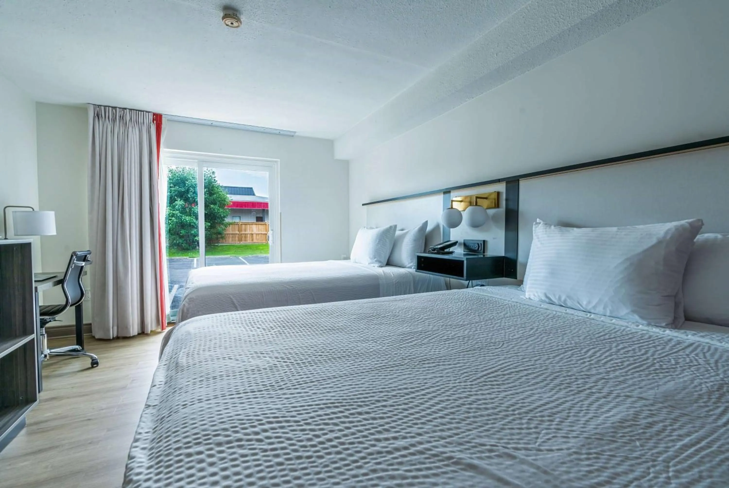 Photo of the whole room, Bed in Ramada by Wyndham Kingston