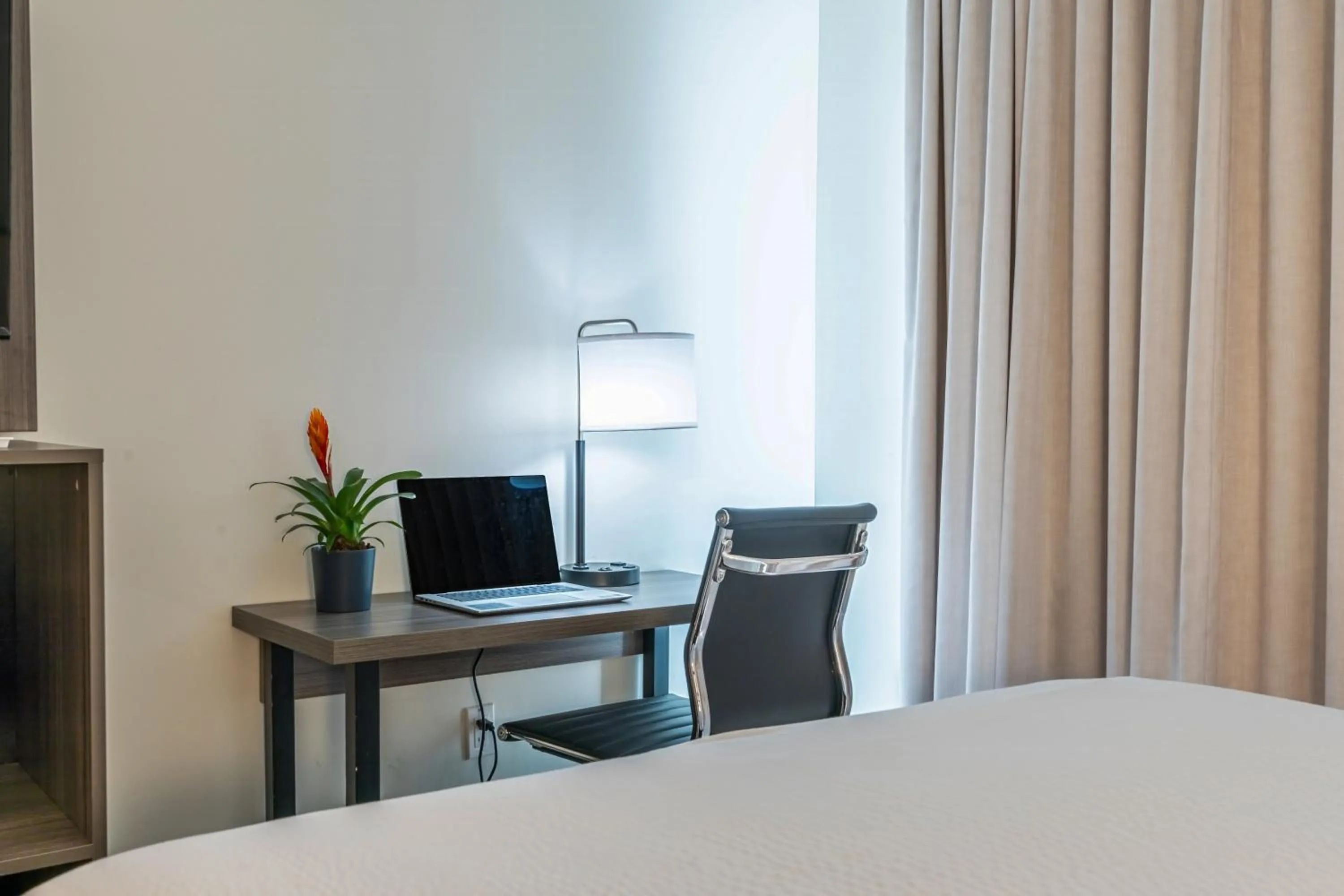 Bed in Maple Crest Inn