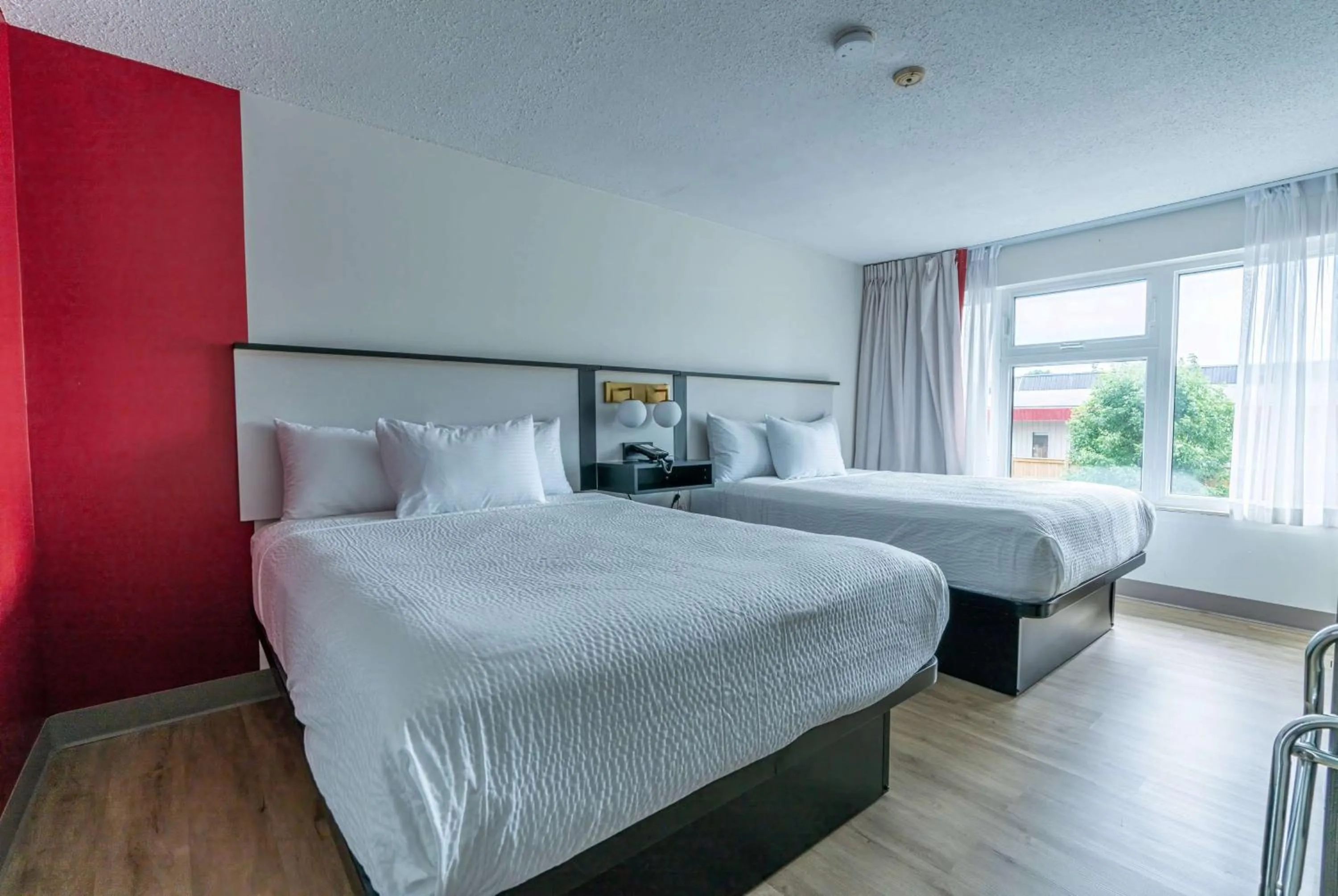 Photo of the whole room, Bed in Ramada by Wyndham Kingston