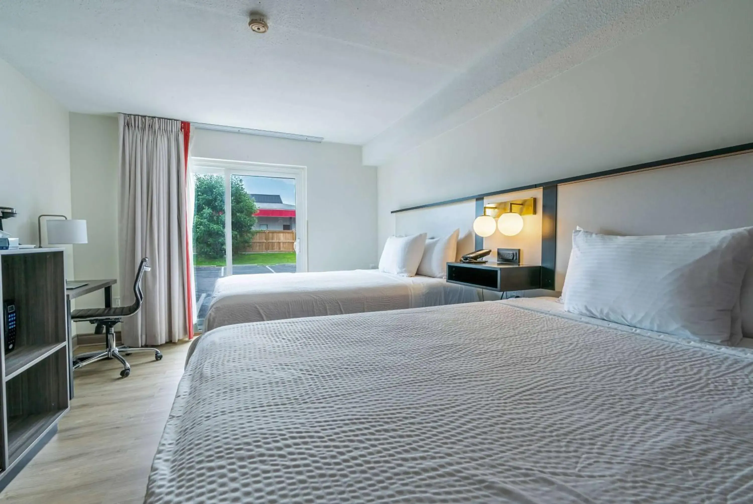 Photo of the whole room, Bed in Ramada by Wyndham Kingston Photo of the whole room, Bed in Ramada by Wyndham Kingston