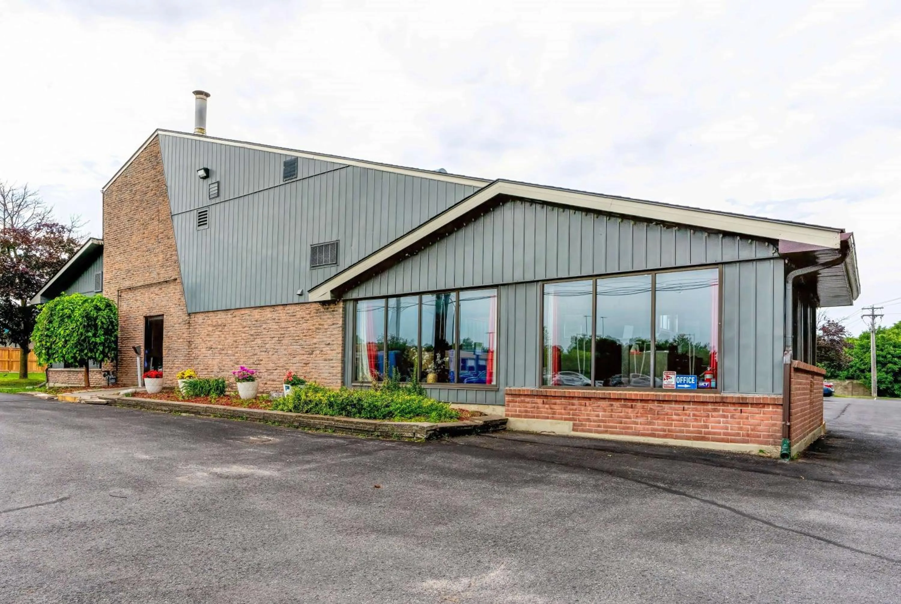 Property building in Ramada by Wyndham Kingston