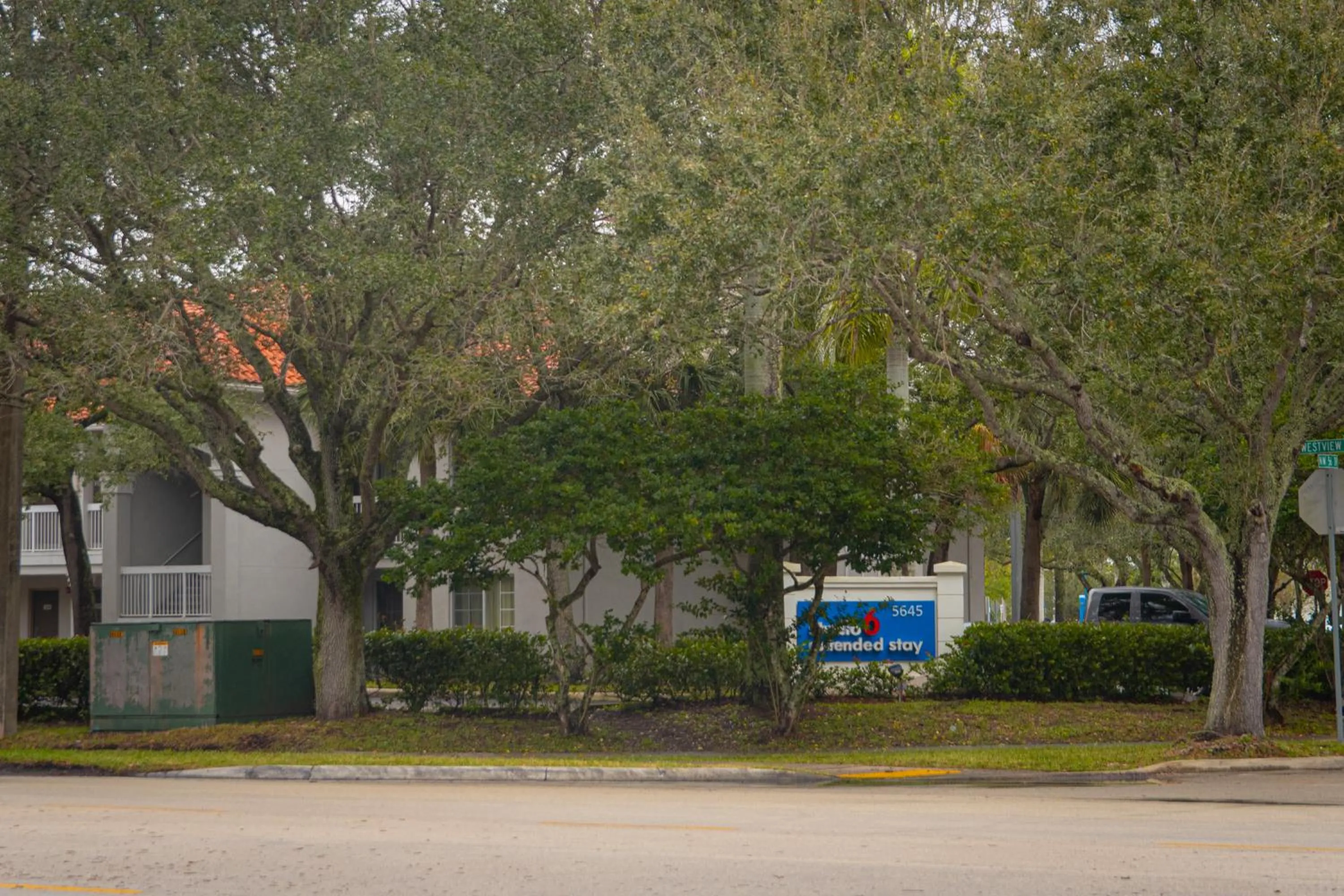 Property building in Studio 6-Coral Springs, FL - Fort Lauderdale