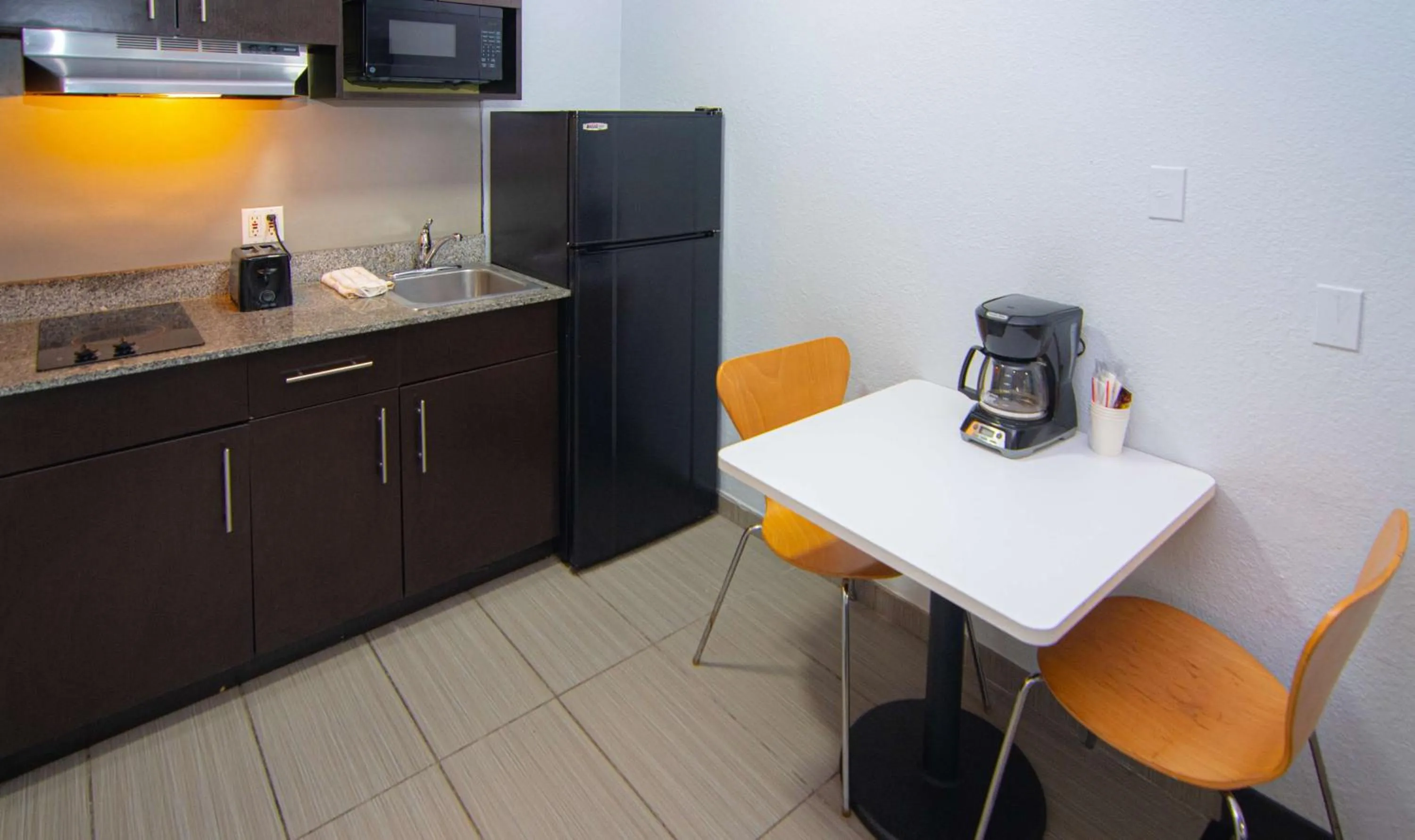 Kitchen or kitchenette in Studio 6-Coral Springs, FL - Fort Lauderdale